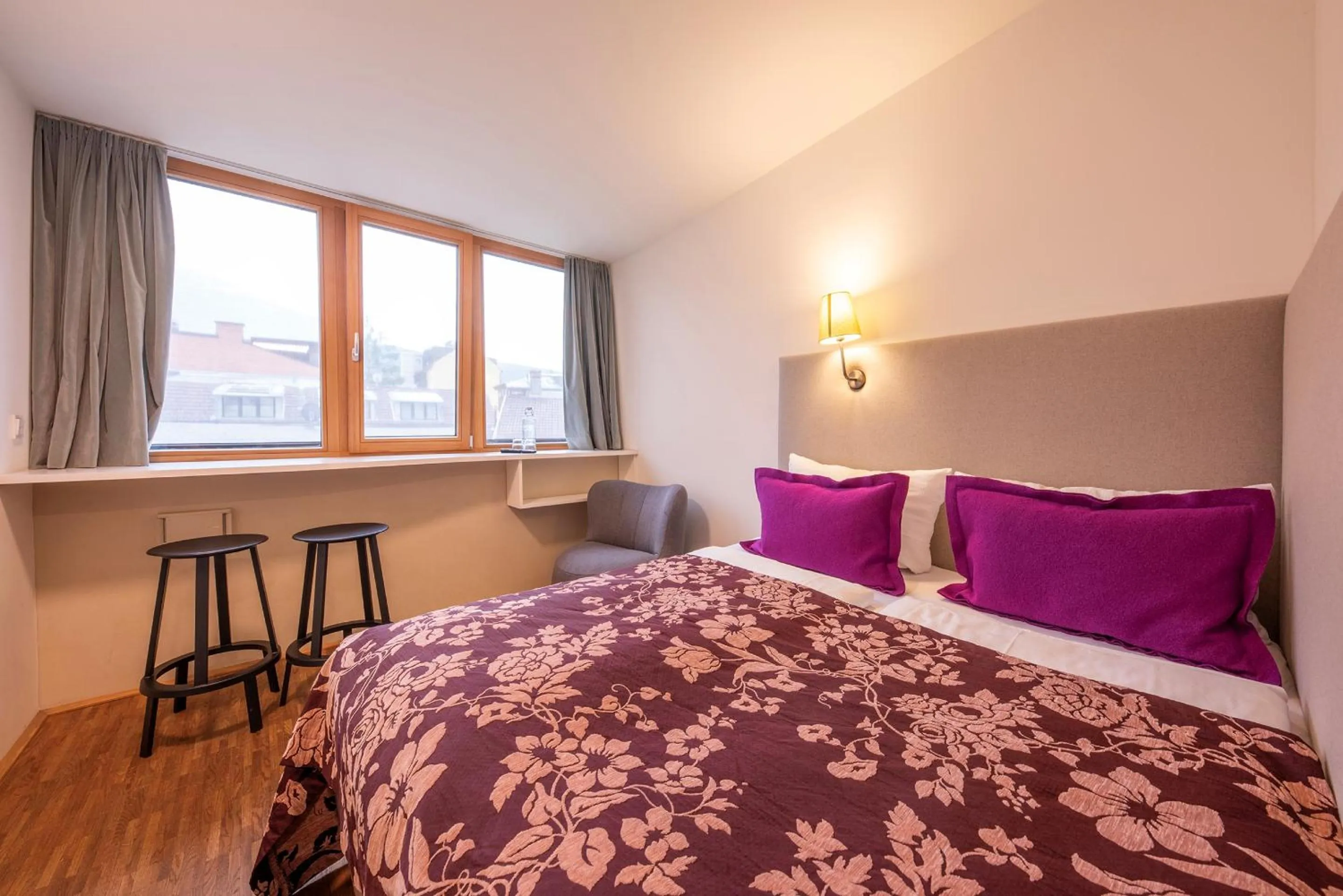 Bed in pradl elf my- apartment