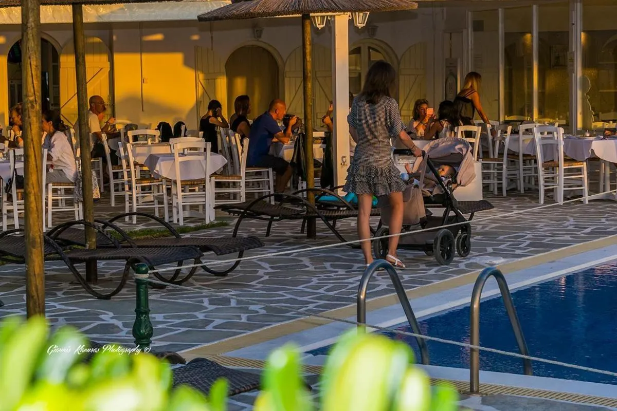 Restaurant/places to eat in Mikri Vigla Hotel Beach Resort