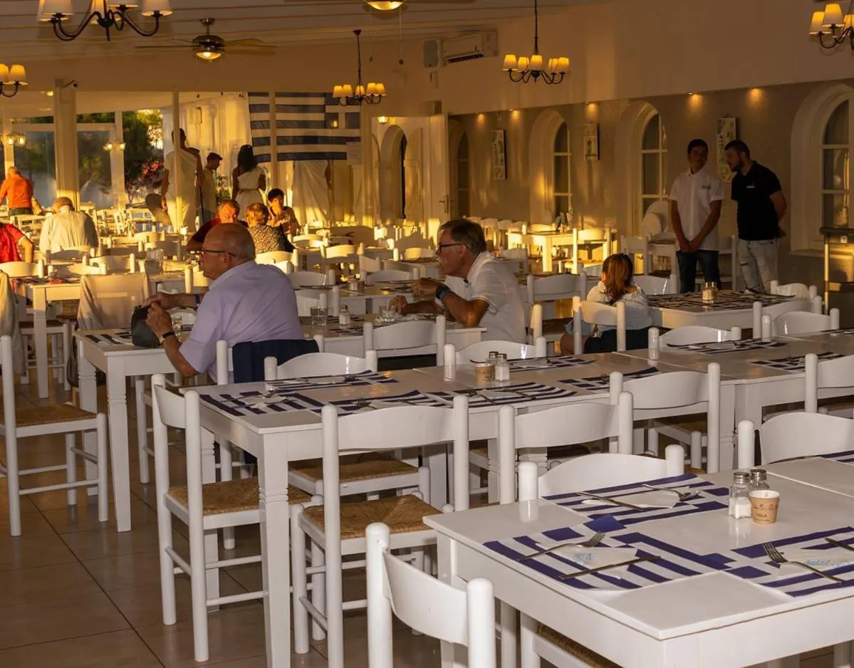Restaurant/places to eat in Mikri Vigla Hotel Beach Resort