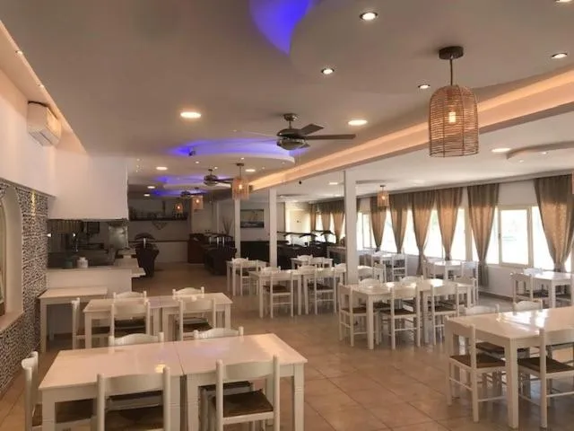 Restaurant/places to eat in Mikri Vigla Hotel Beach Resort