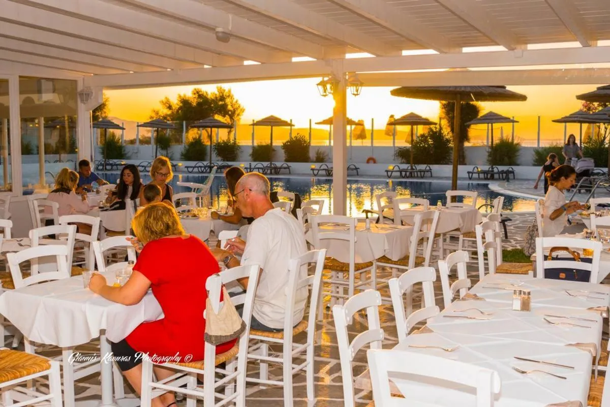 Restaurant/places to eat in Mikri Vigla Hotel Beach Resort