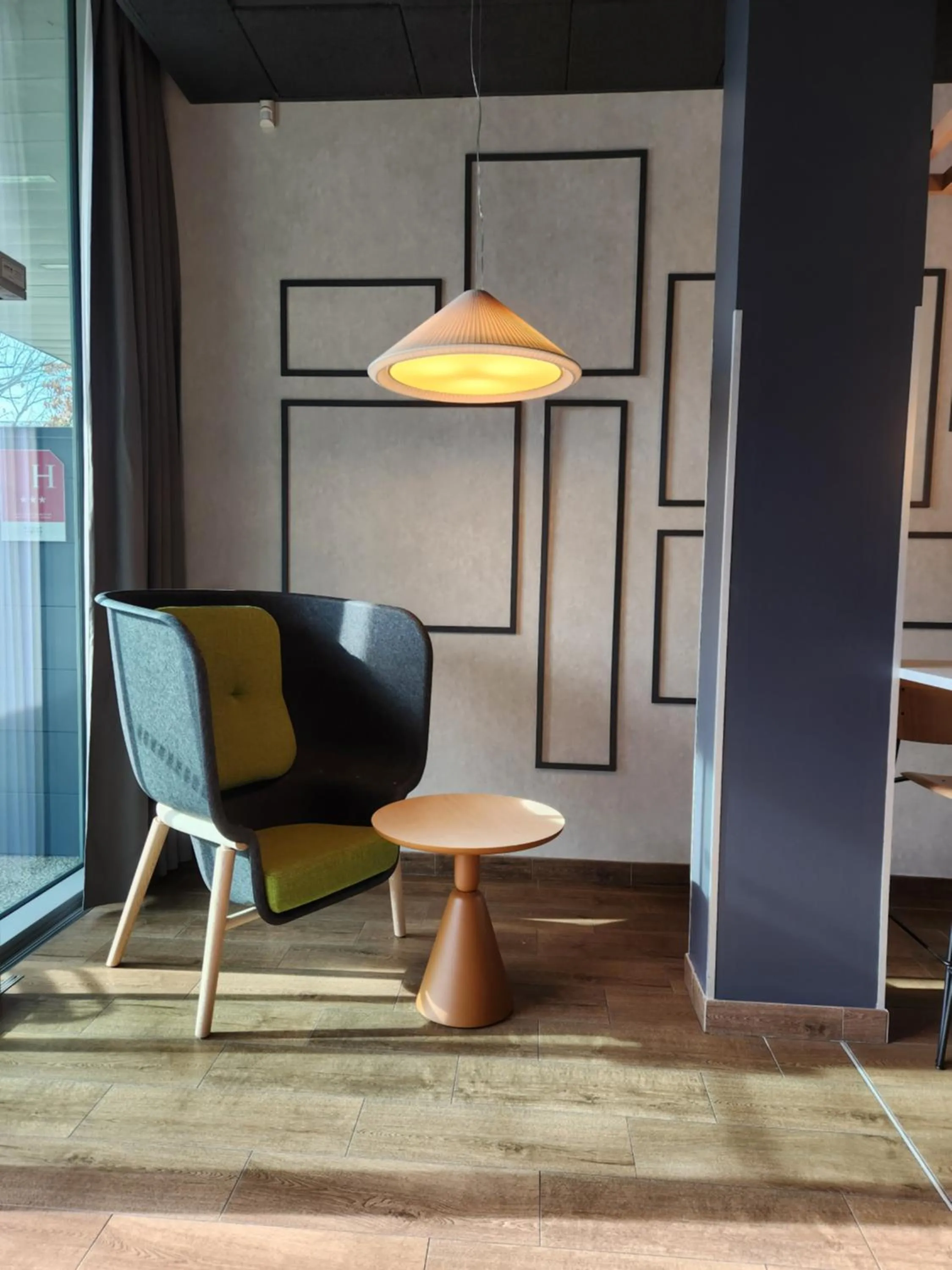 Communal lounge/ TV room in Campanile La Roche Sur Yon Centre Gare