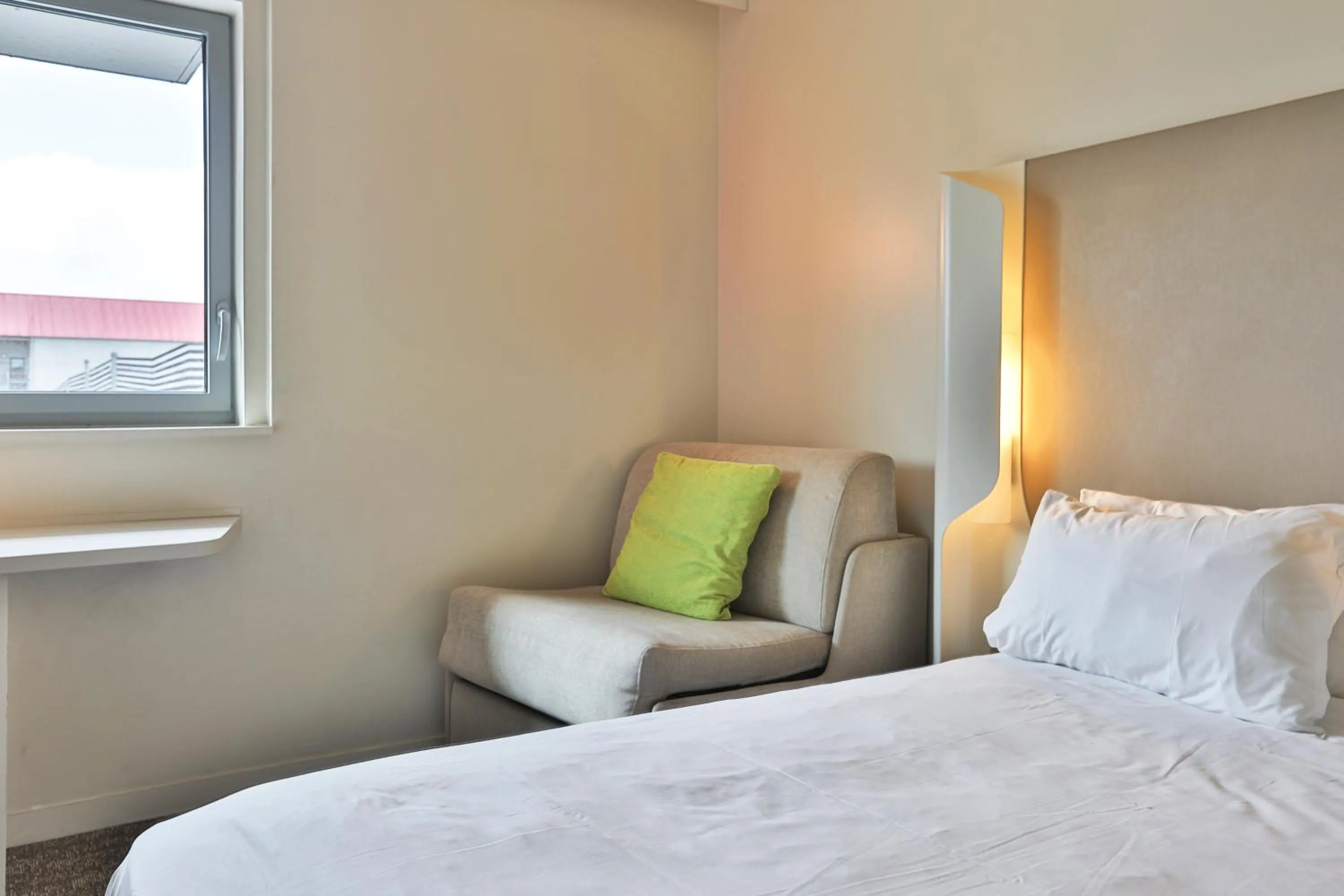 Photo of the whole room, Bed in Campanile La Roche Sur Yon Centre Gare