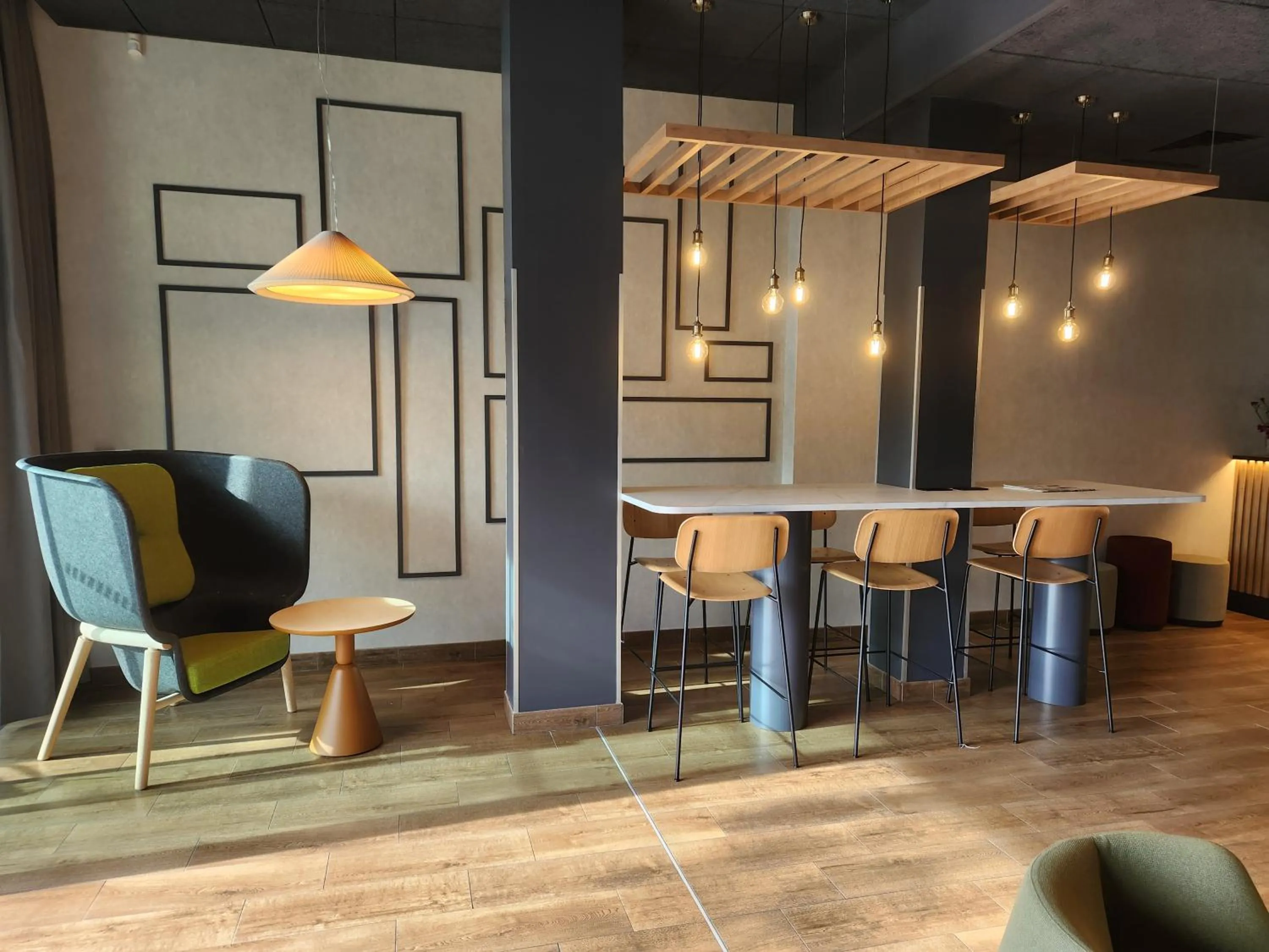 Communal lounge/ TV room in Campanile La Roche Sur Yon Centre Gare