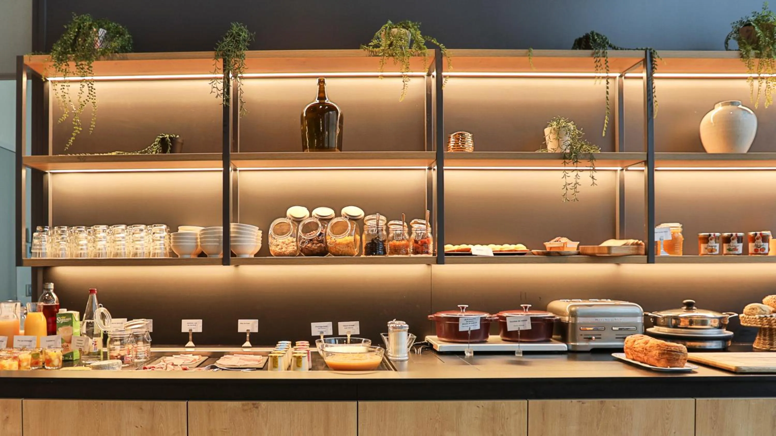 Communal lounge/ TV room in Campanile La Roche Sur Yon Centre Gare