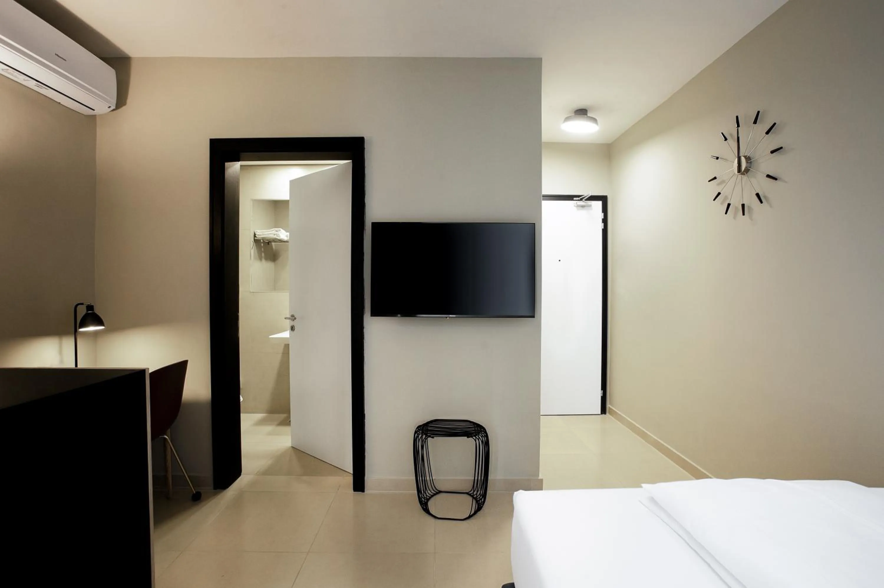 TV and multimedia, Bed in Nordic Hotel Lagos