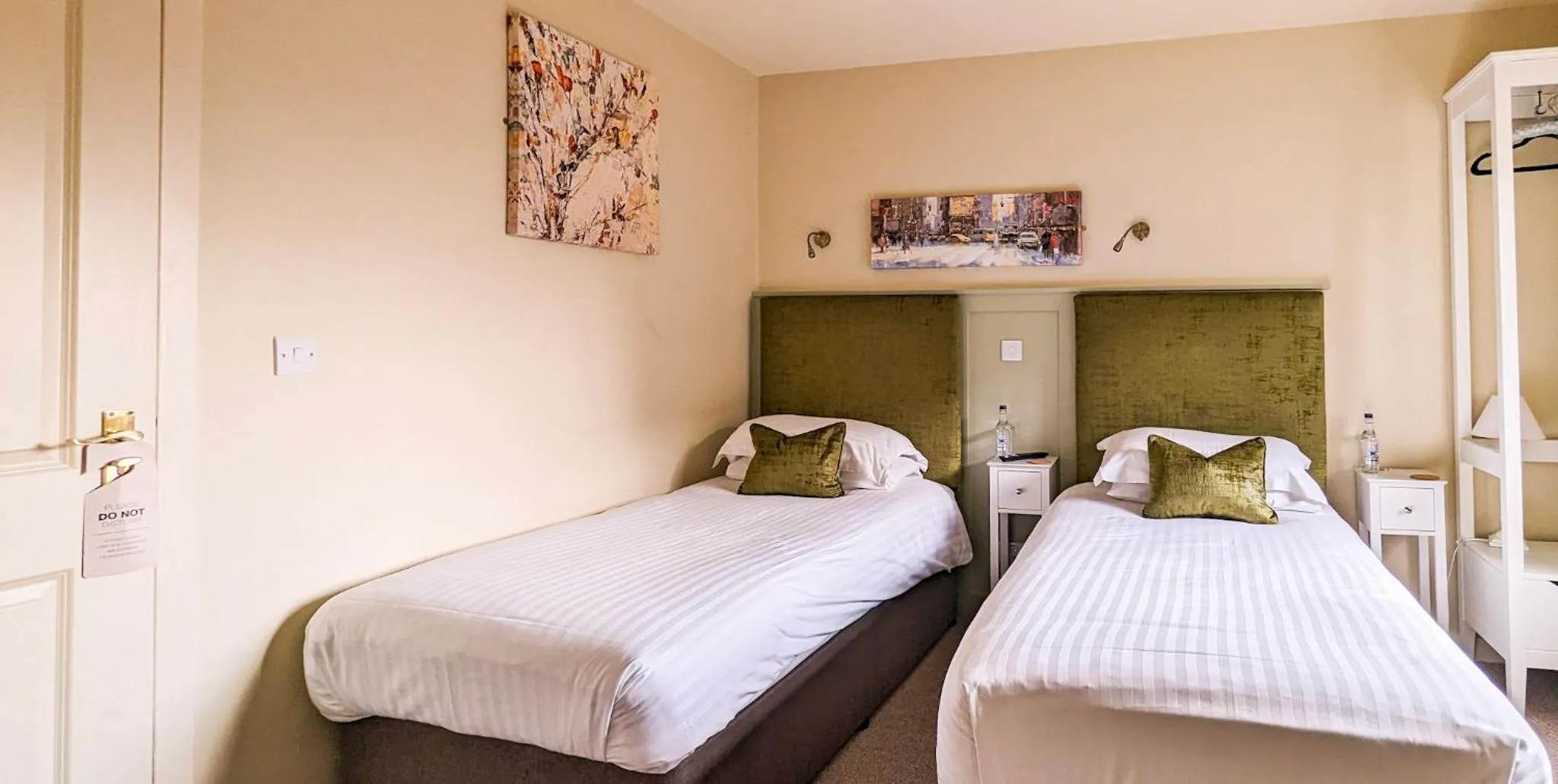 Bed in The Mallard Hotel