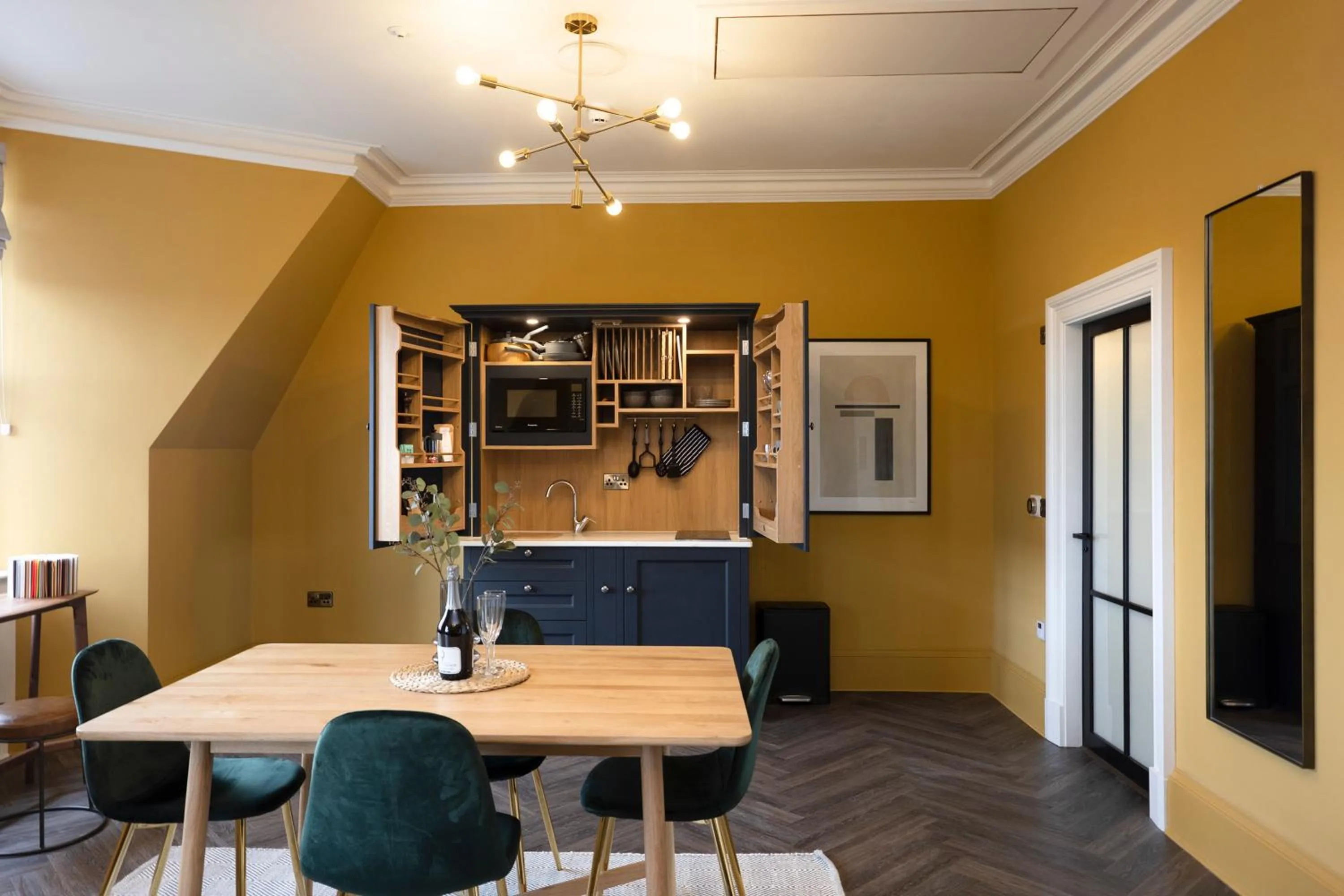 Dining area in 29 Queen Street Aparthotel