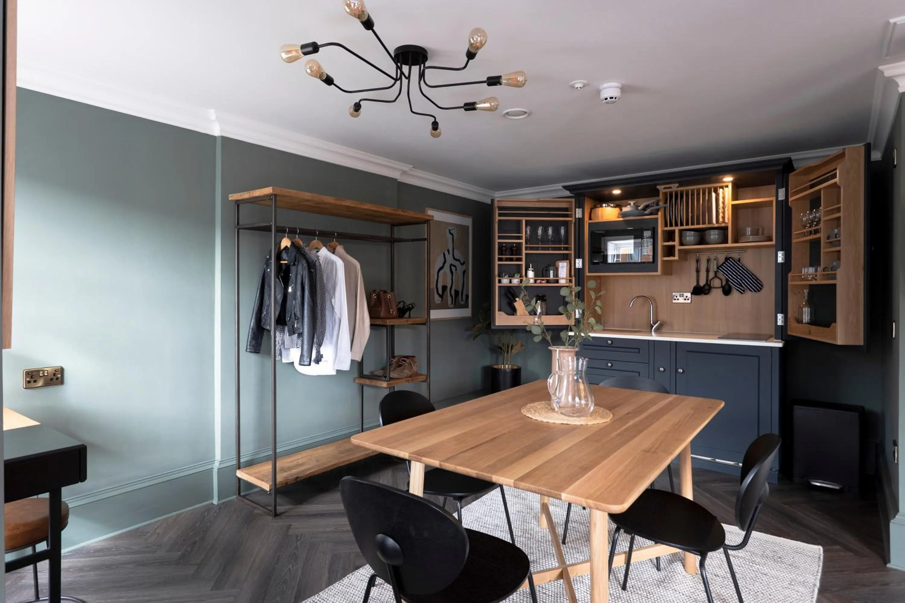 Dining area in 29 Queen Street Aparthotel