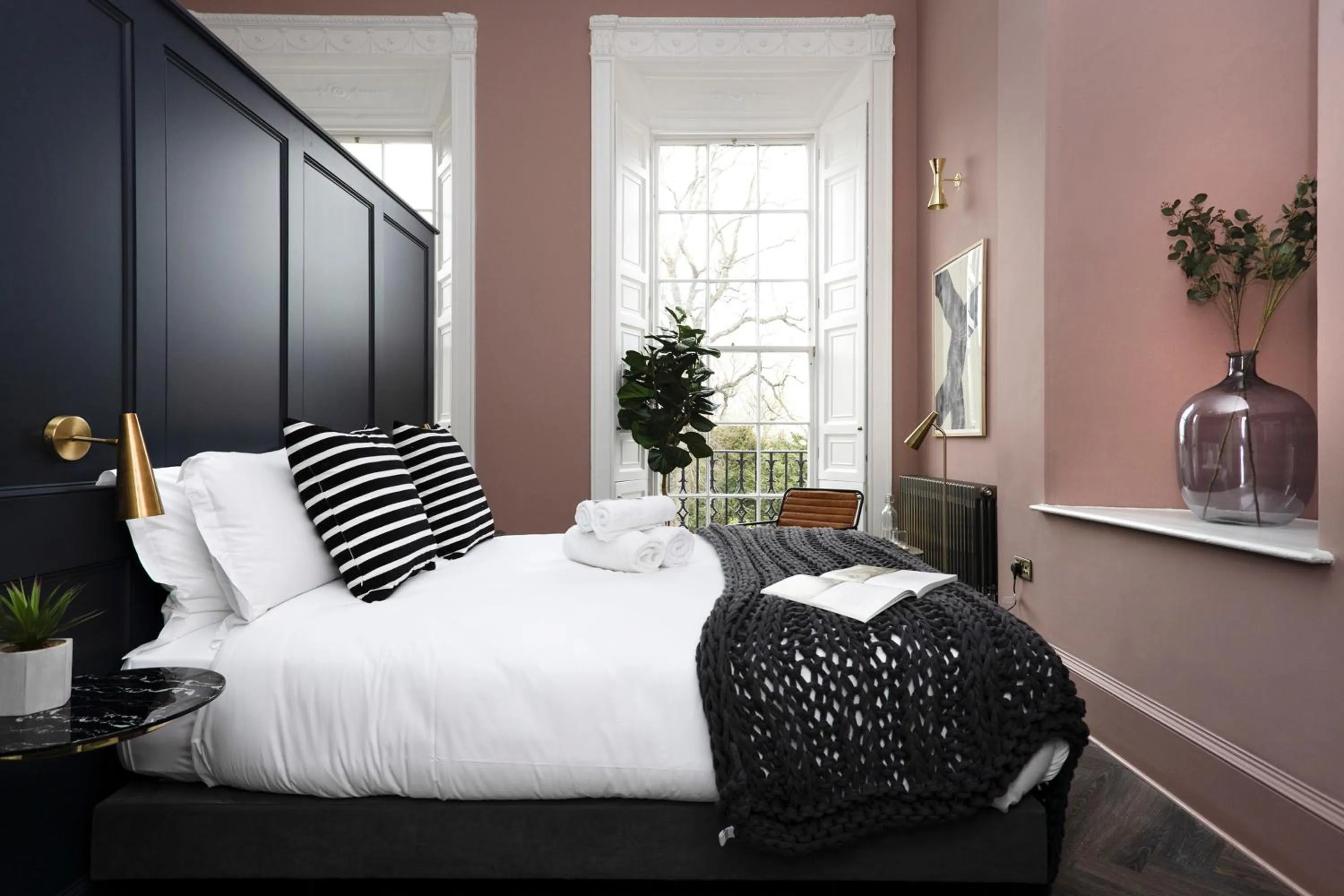 Bed in 29 Queen Street Aparthotel