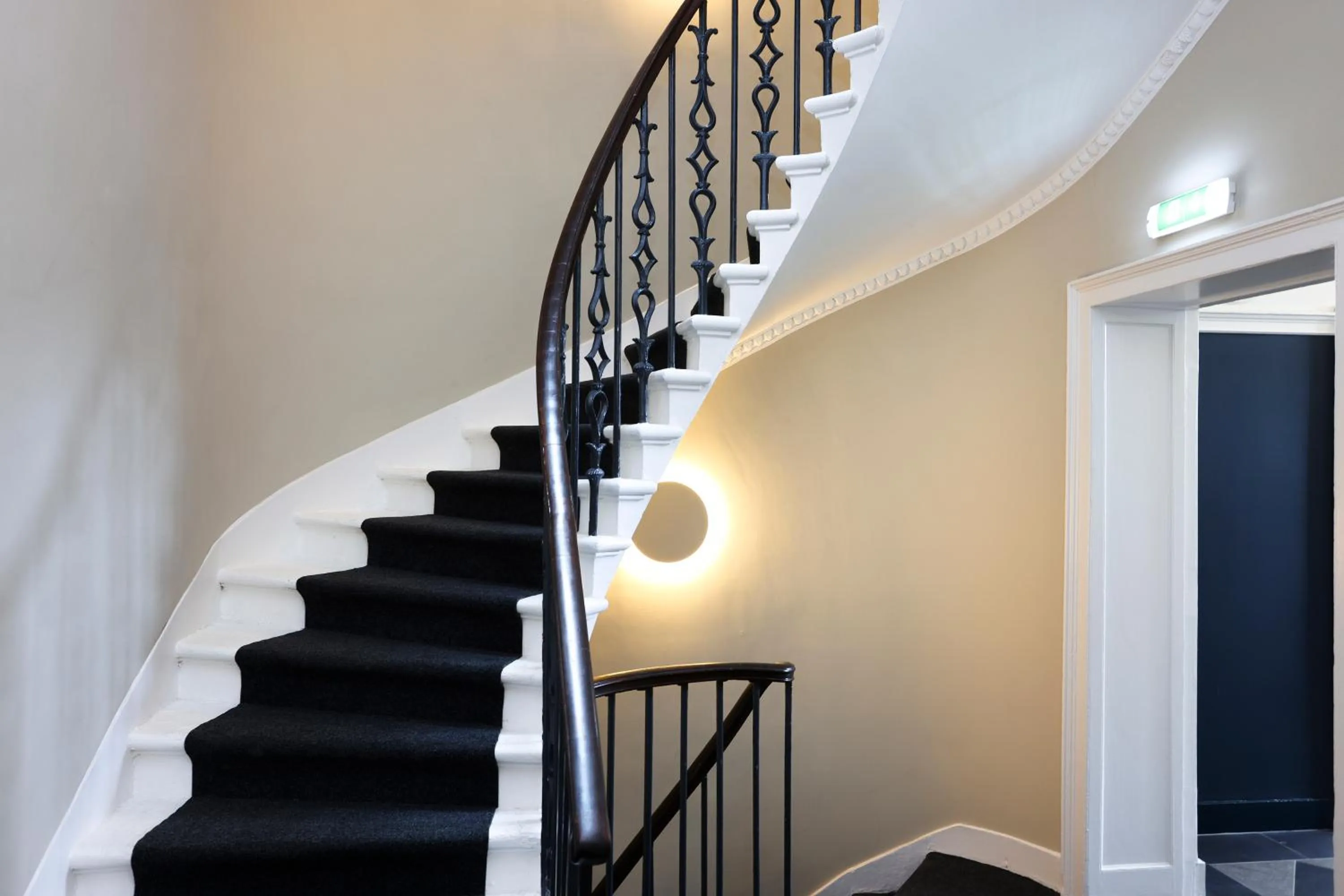 Facade/entrance in 29 Queen Street Aparthotel