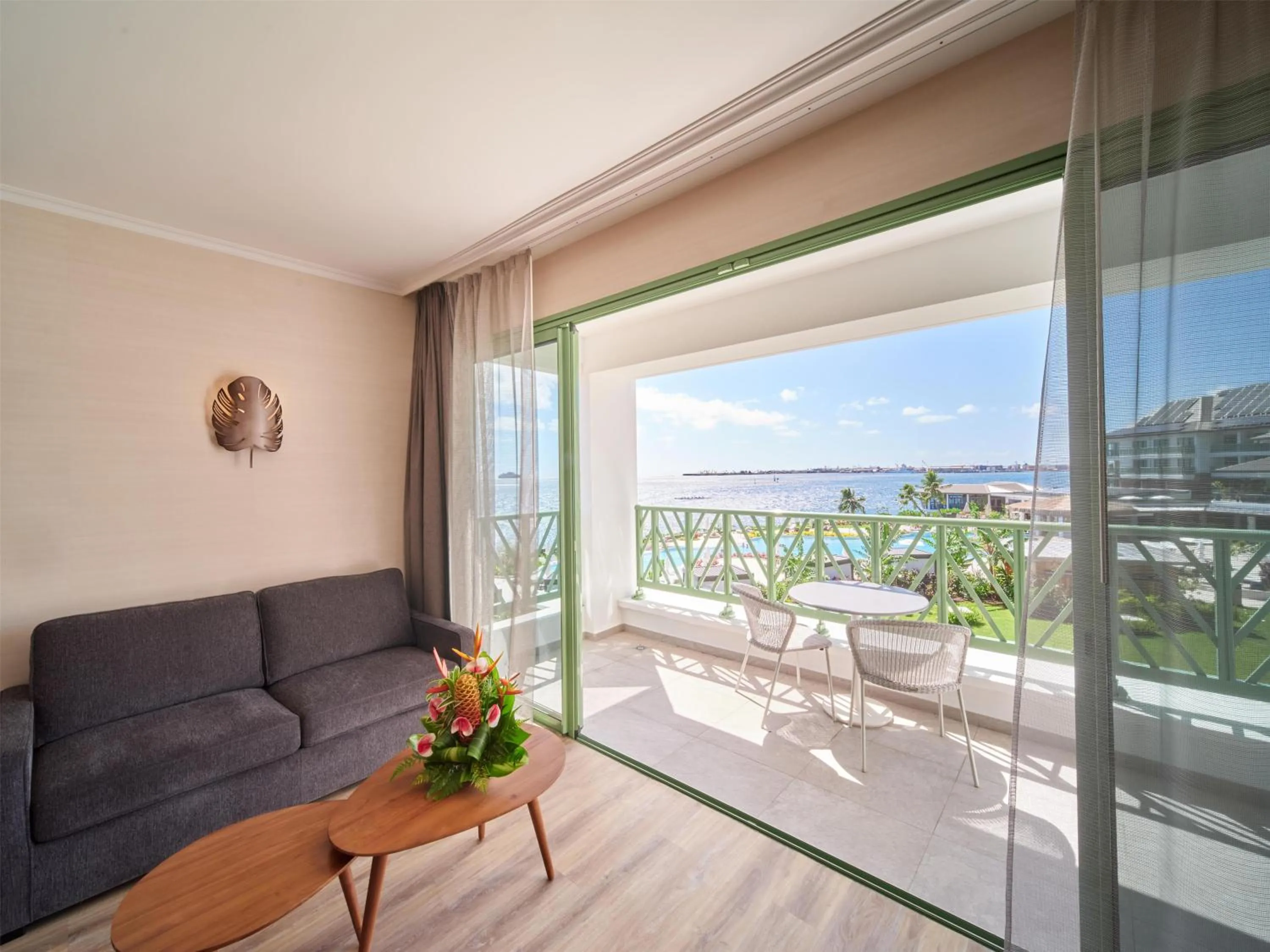 Living room in Hilton Hotel Tahiti