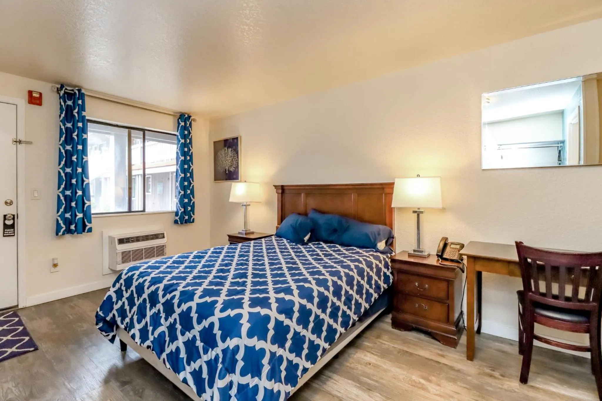 Queen Room - Non-Smoking in Belfair Motel