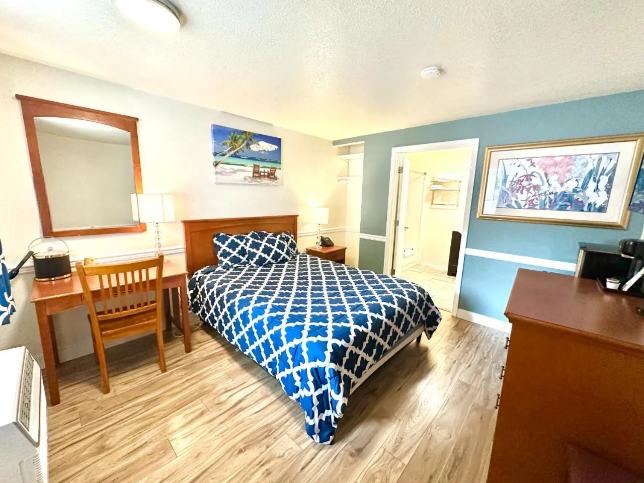 Bed in Belfair Motel