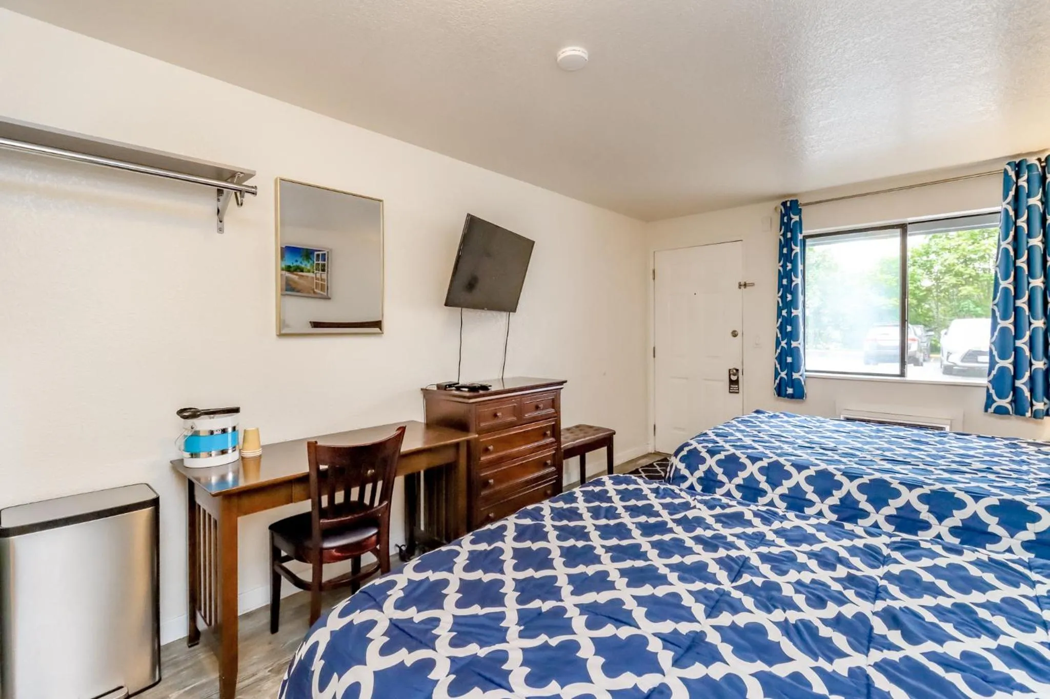 Bed in Belfair Motel