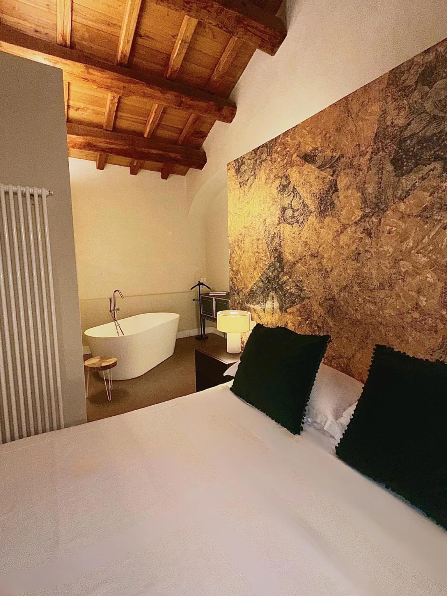 Bed in Ginevra Boutique Rooms - Palazzo Leosini - Residenze D'Epoca
