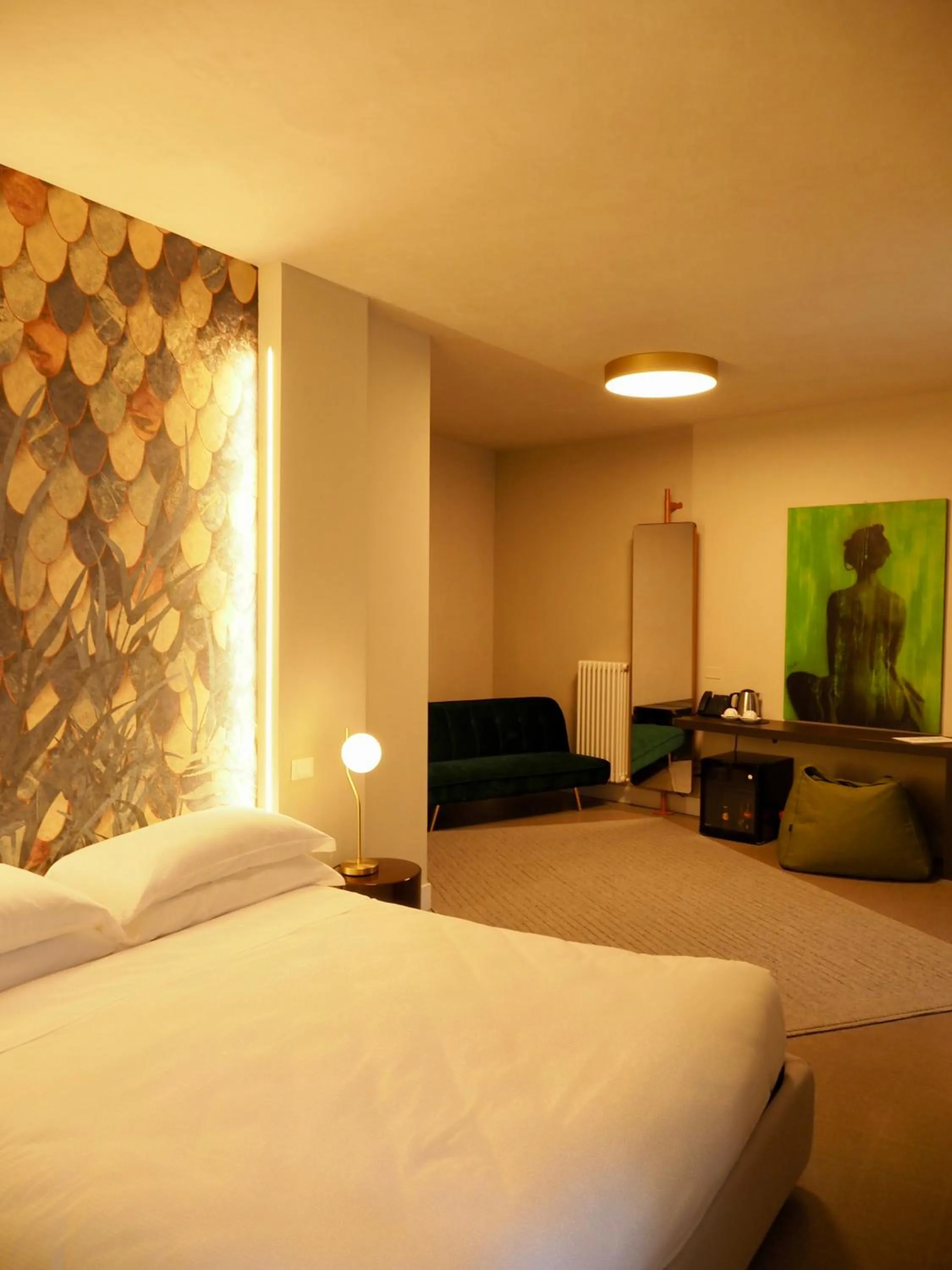 Bed in Albergo Diffuso Ginevra Boutique Rooms - Palazzo Leosini - Residenze D'Epoca