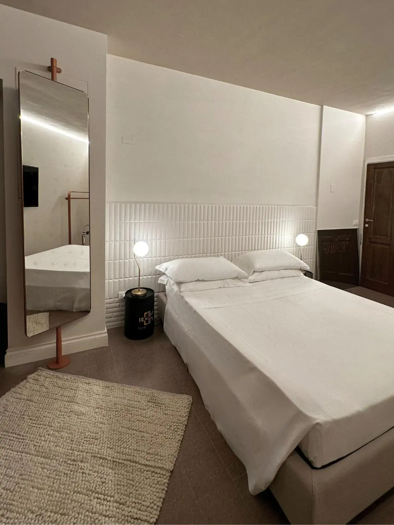 Large Double Room - single occupancy in Albergo Diffuso Ginevra Boutique Rooms - Palazzo Leosini - Residenze D'Epoca Large Double Room - single occupancy in Albergo Diffuso Ginevra Boutique Rooms - Palazzo Leosini - Residenze D'Epoca