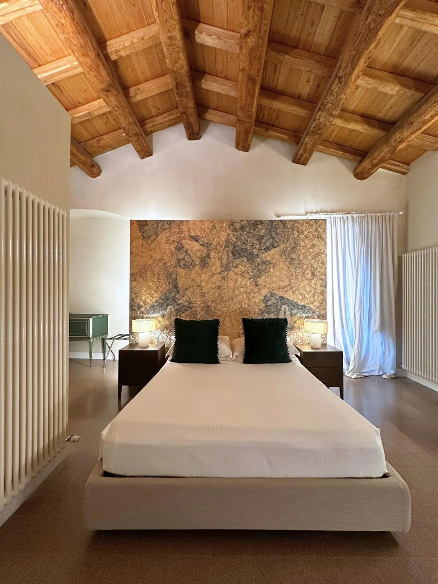 Bed in Ginevra Boutique Rooms - Palazzo Leosini - Residenze D'Epoca