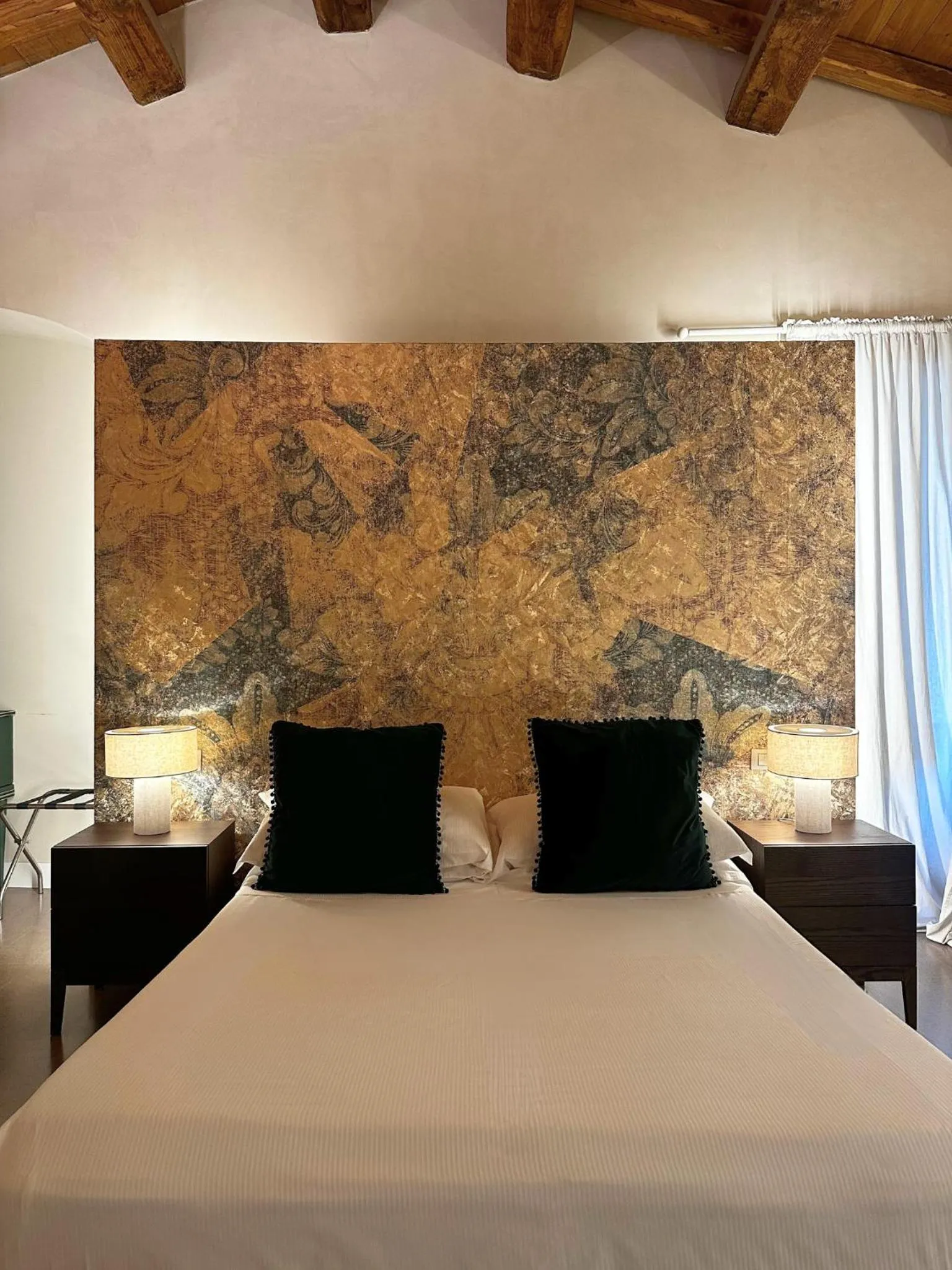Bed in Ginevra Boutique Rooms - Palazzo Leosini - Residenze D'Epoca