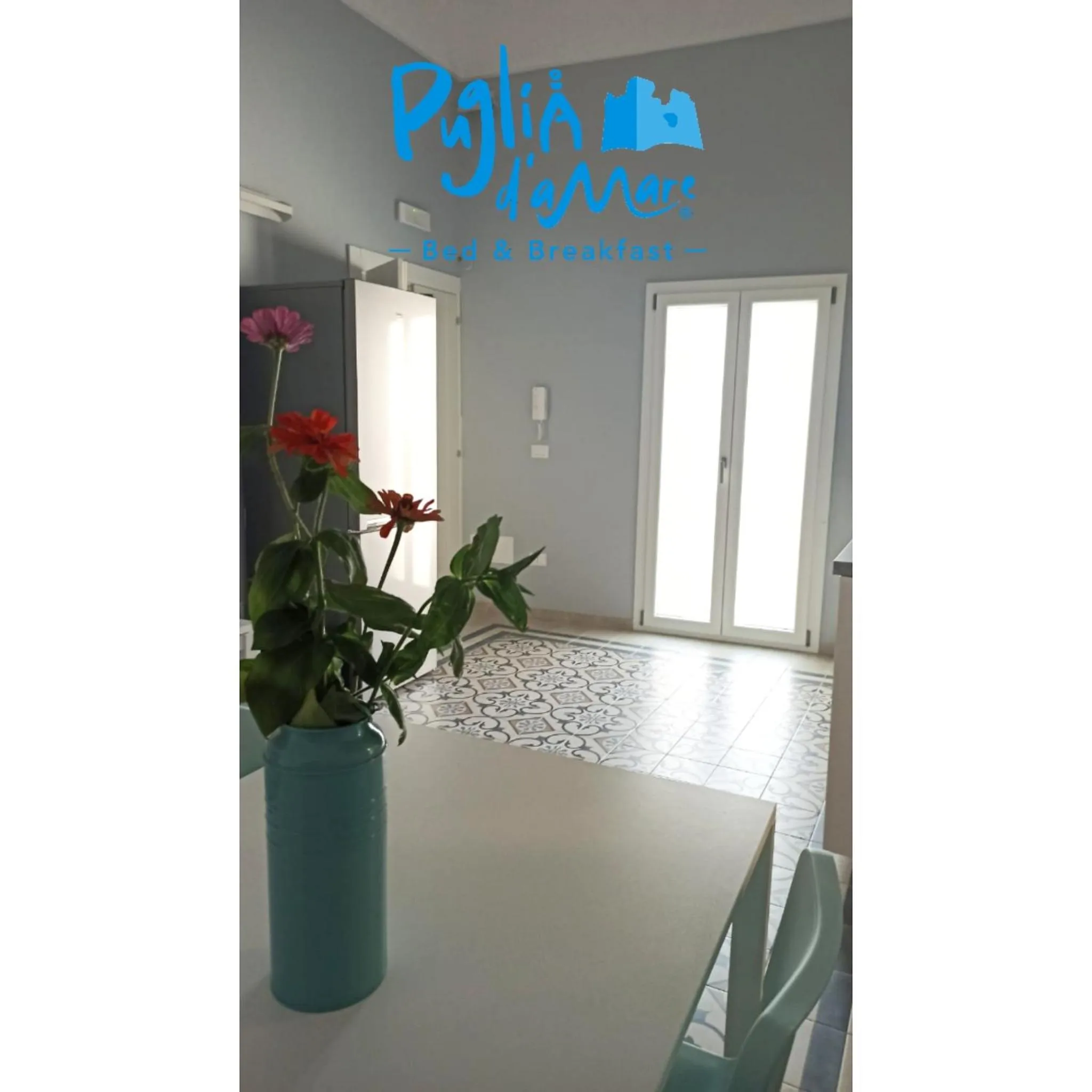 Communal kitchen in B&B Puglia d'aMare