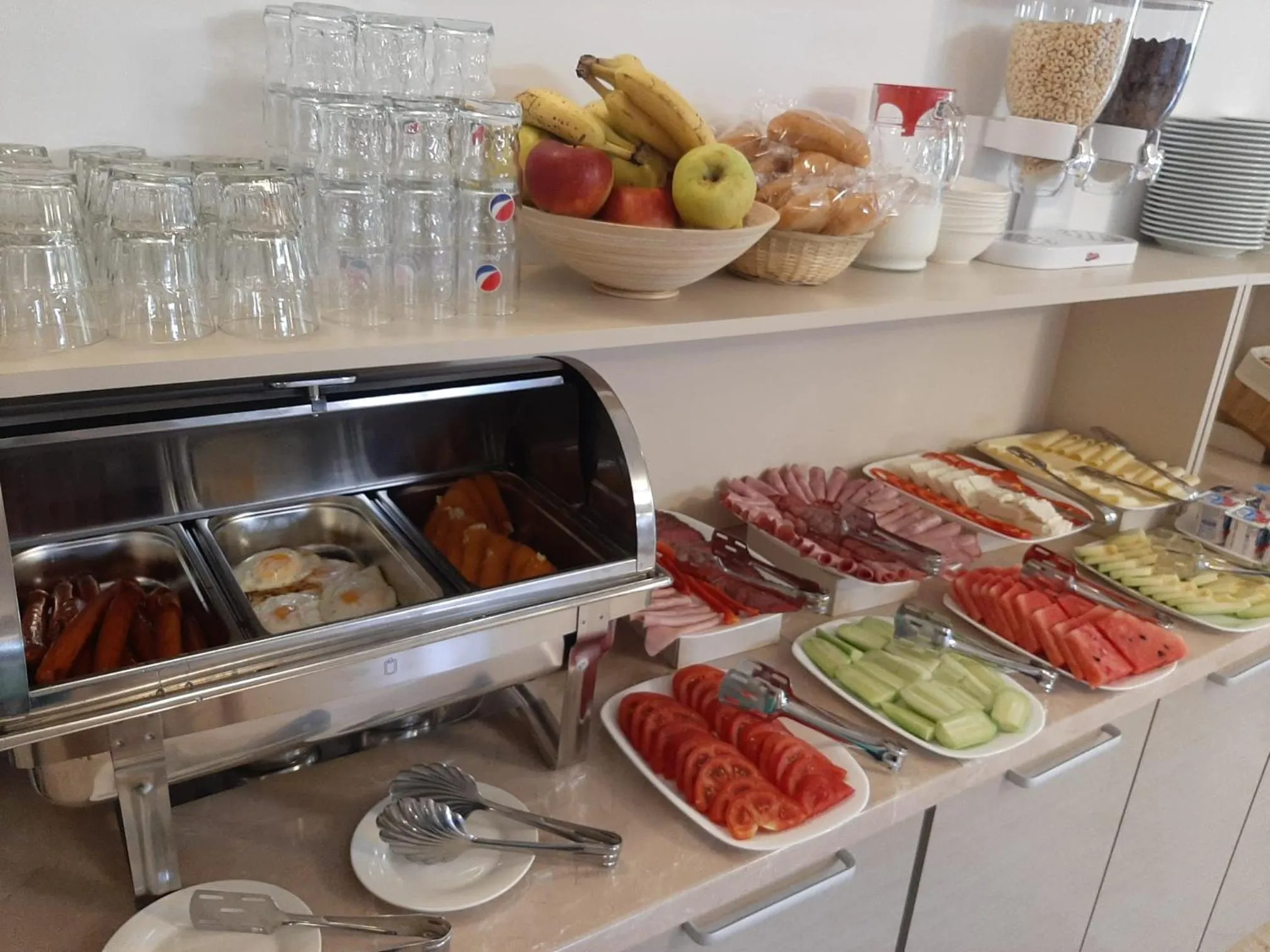 Buffet breakfast in Roca Del Mar