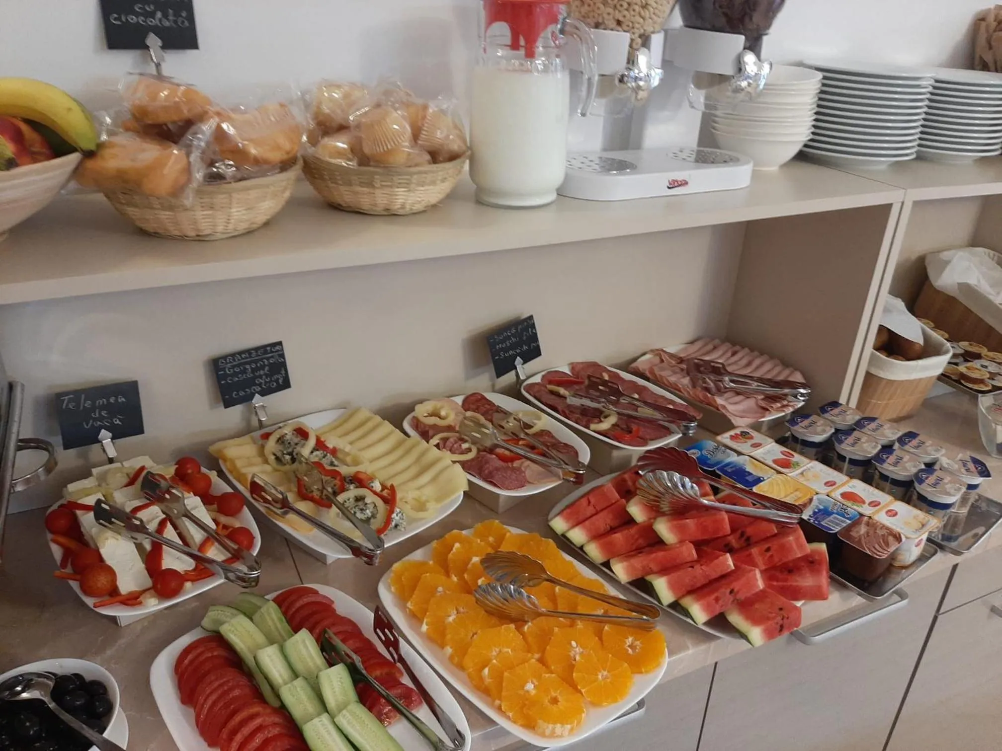 Buffet breakfast in Roca Del Mar