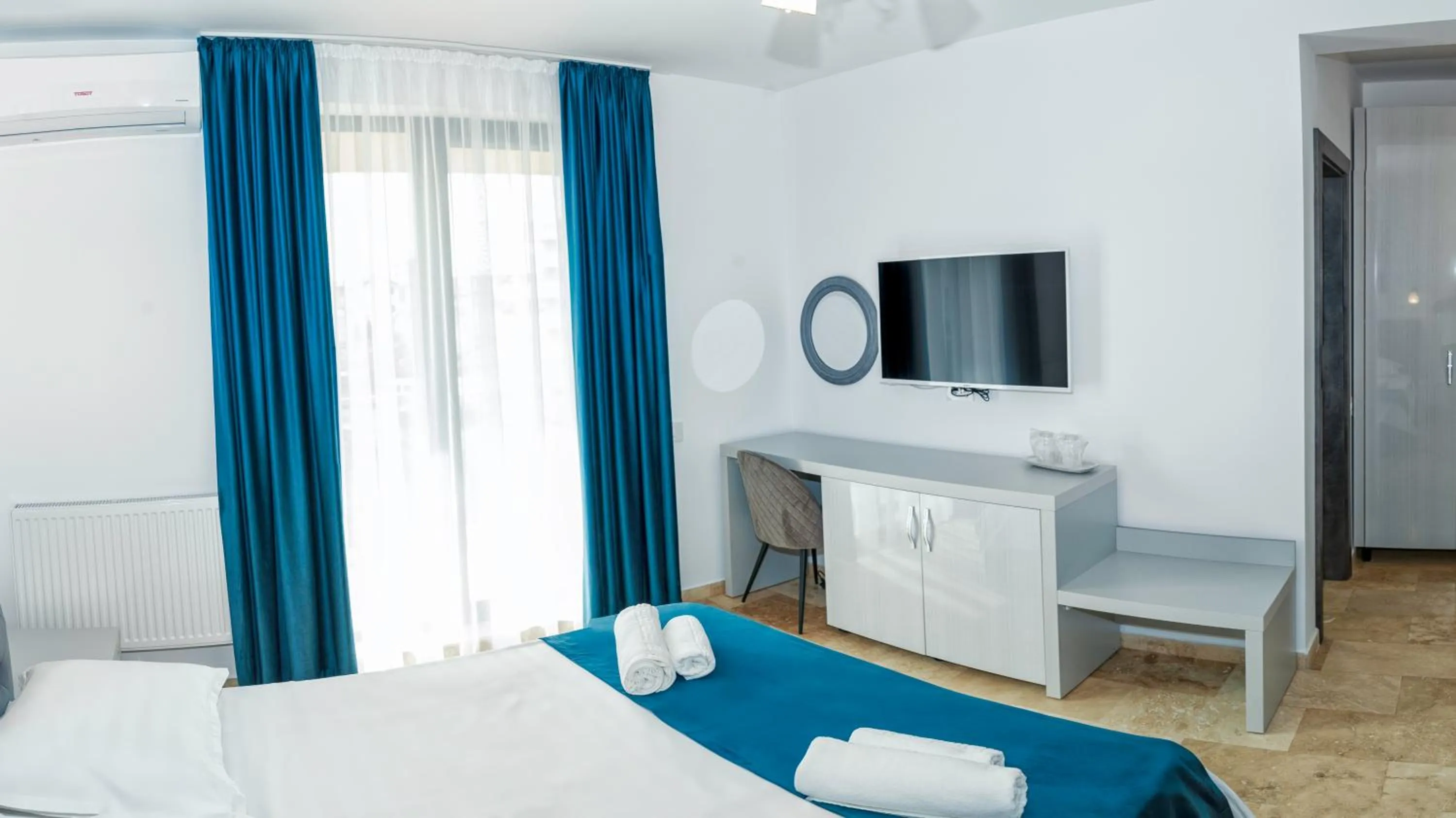 TV and multimedia, Bed in Roca Del Mar