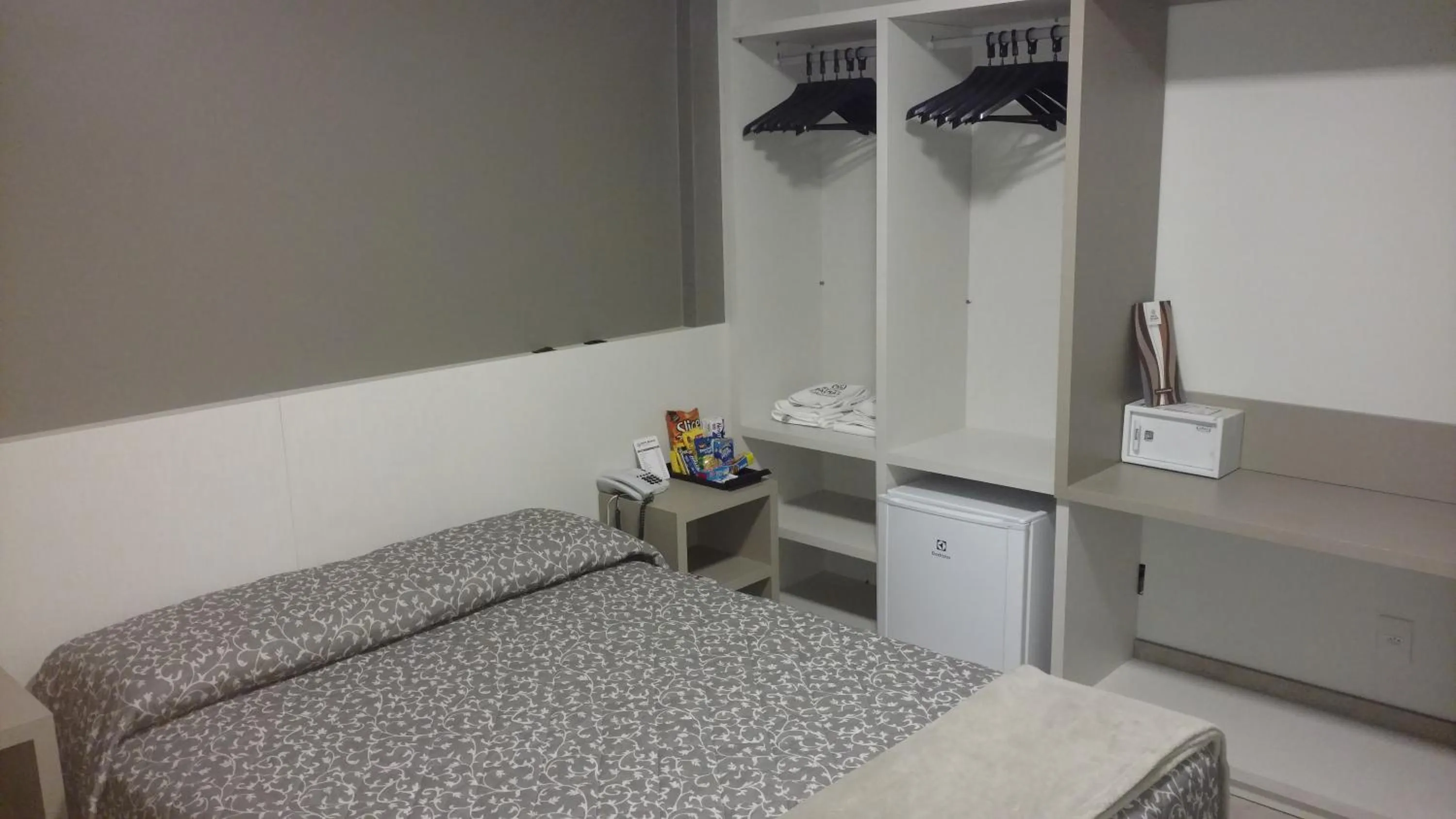 Photo of the whole room, Bed in Hotel Palmas Executivo