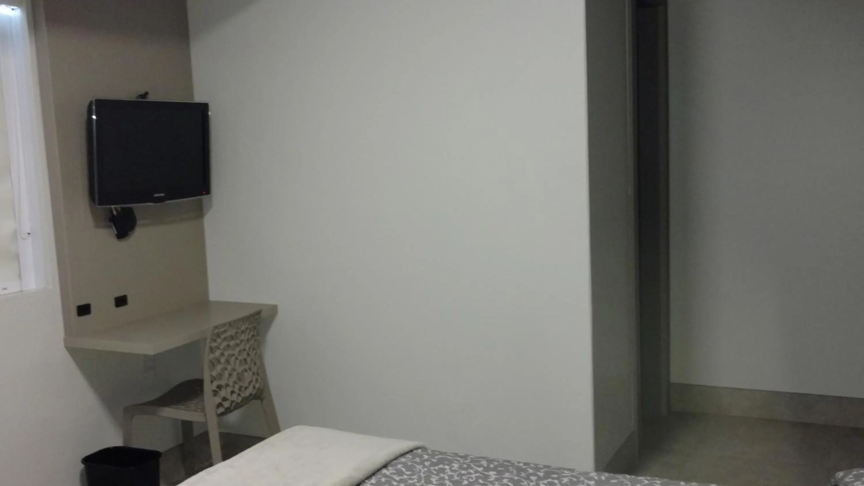 Photo of the whole room, Bed in Hotel Palmas Executivo