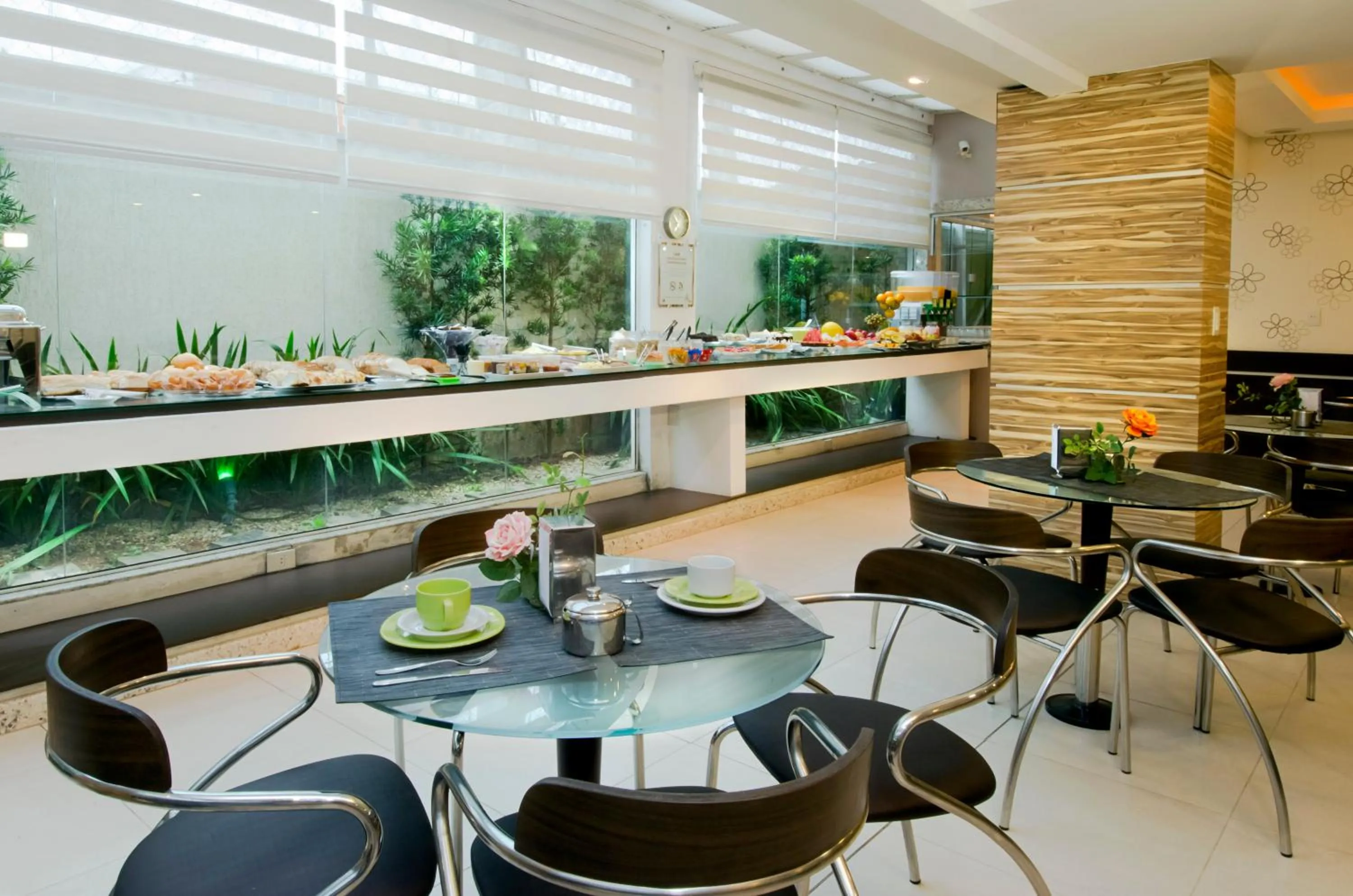 Restaurant/places to eat in Hotel Palmas Executivo