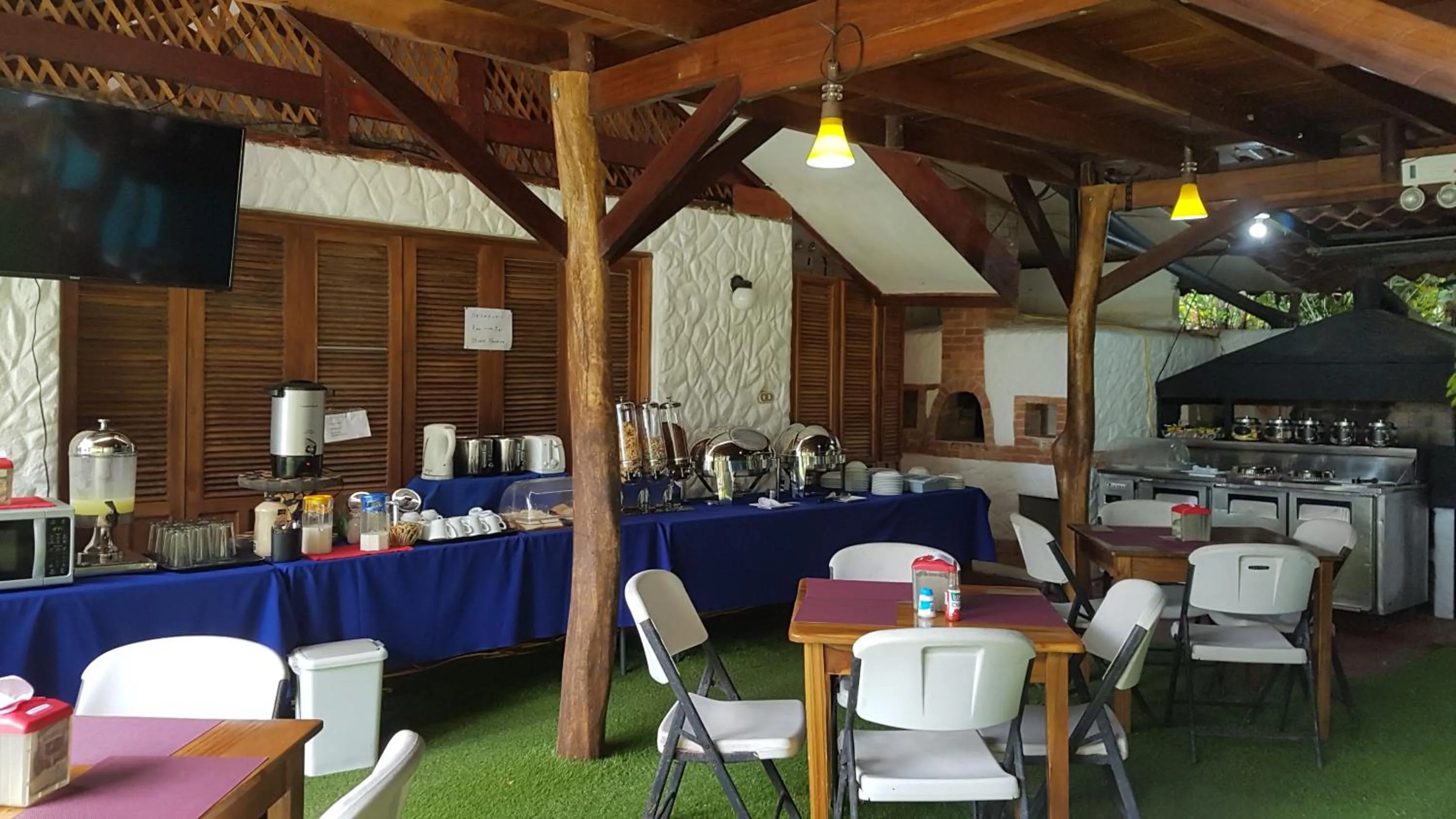 Breakfast in Hotel Bugabutik