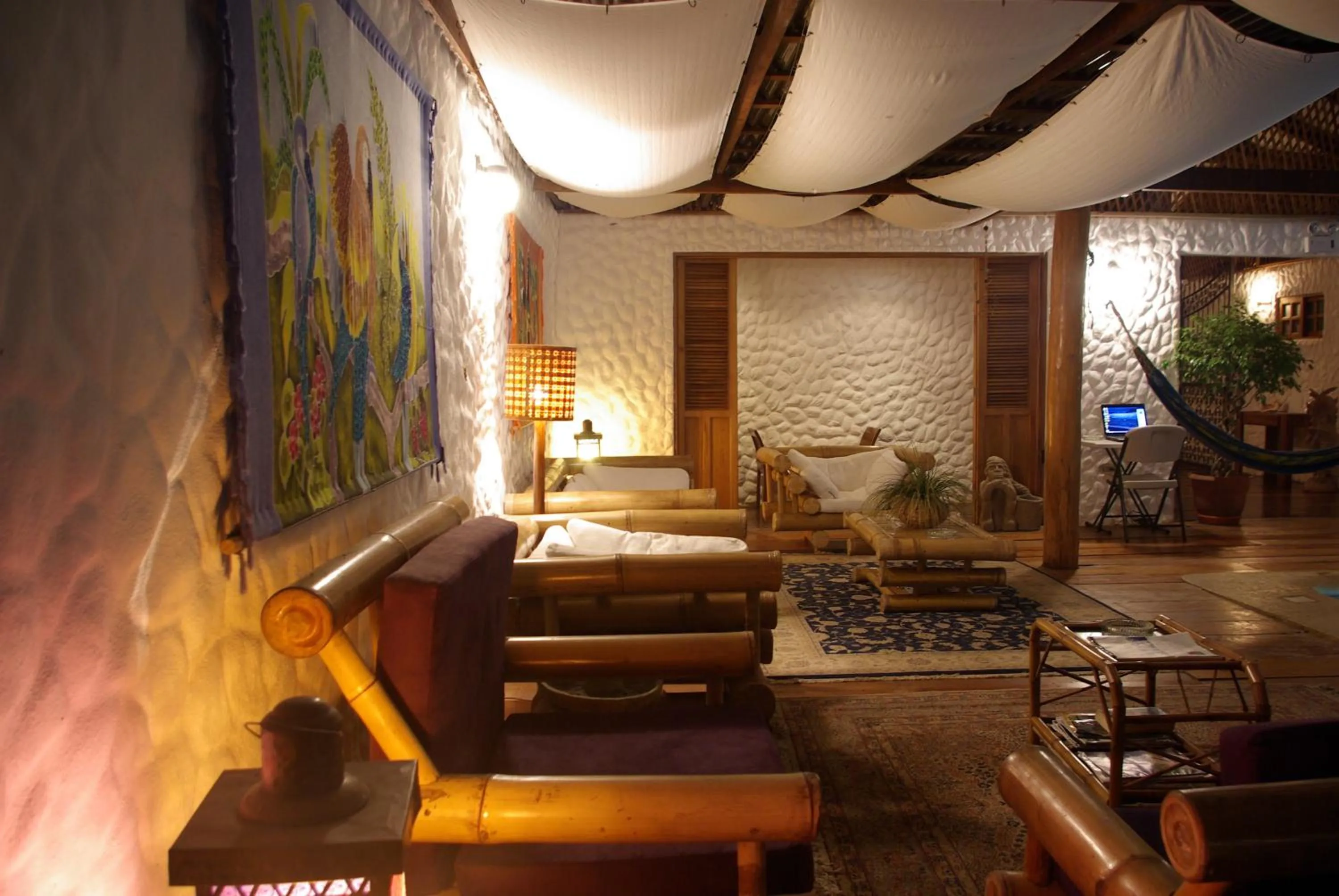 Photo of the whole room in Hotel Bugabutik