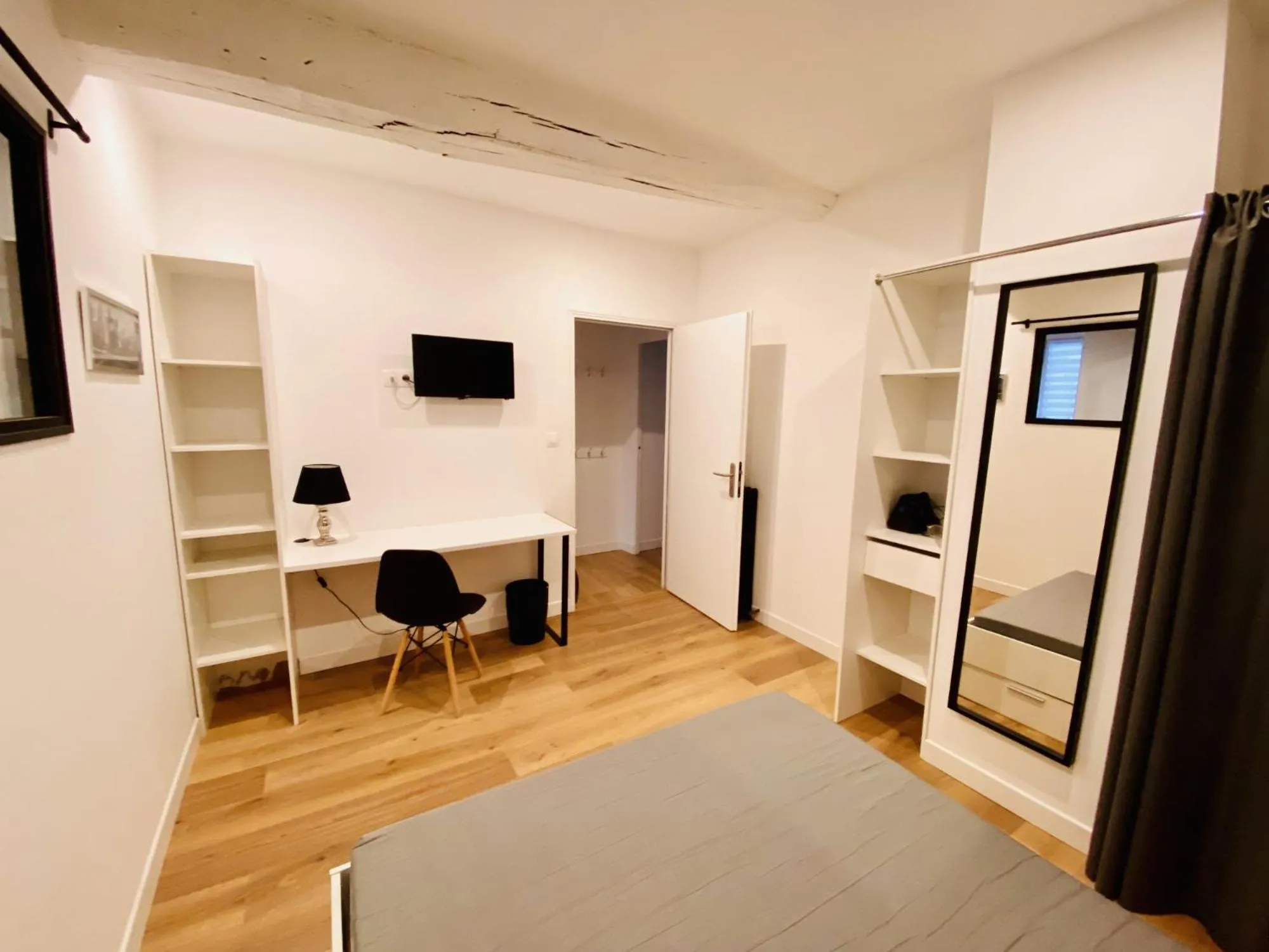 Photo of the whole room, Bed in Appartement 97 M2 proche Puy du fou