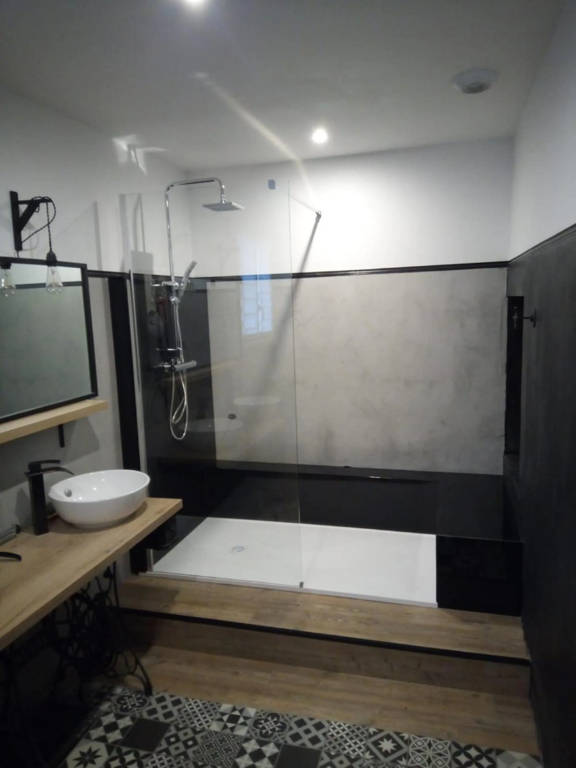 Shower in Appartement 97 M2 proche Puy du fou