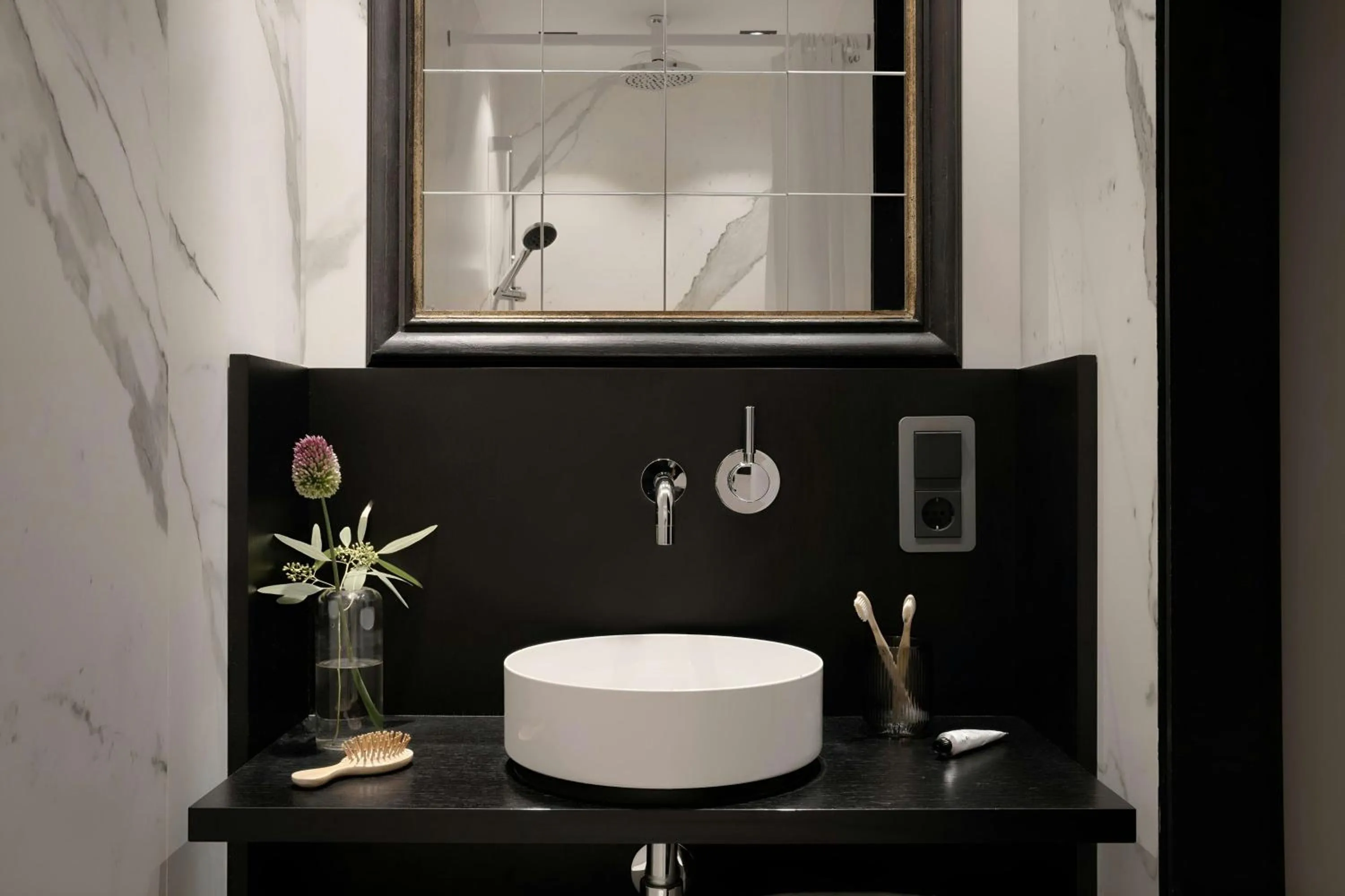 Bathroom in Park House Hotel Museum Quarter, Sonder by Marriott Bonvoy