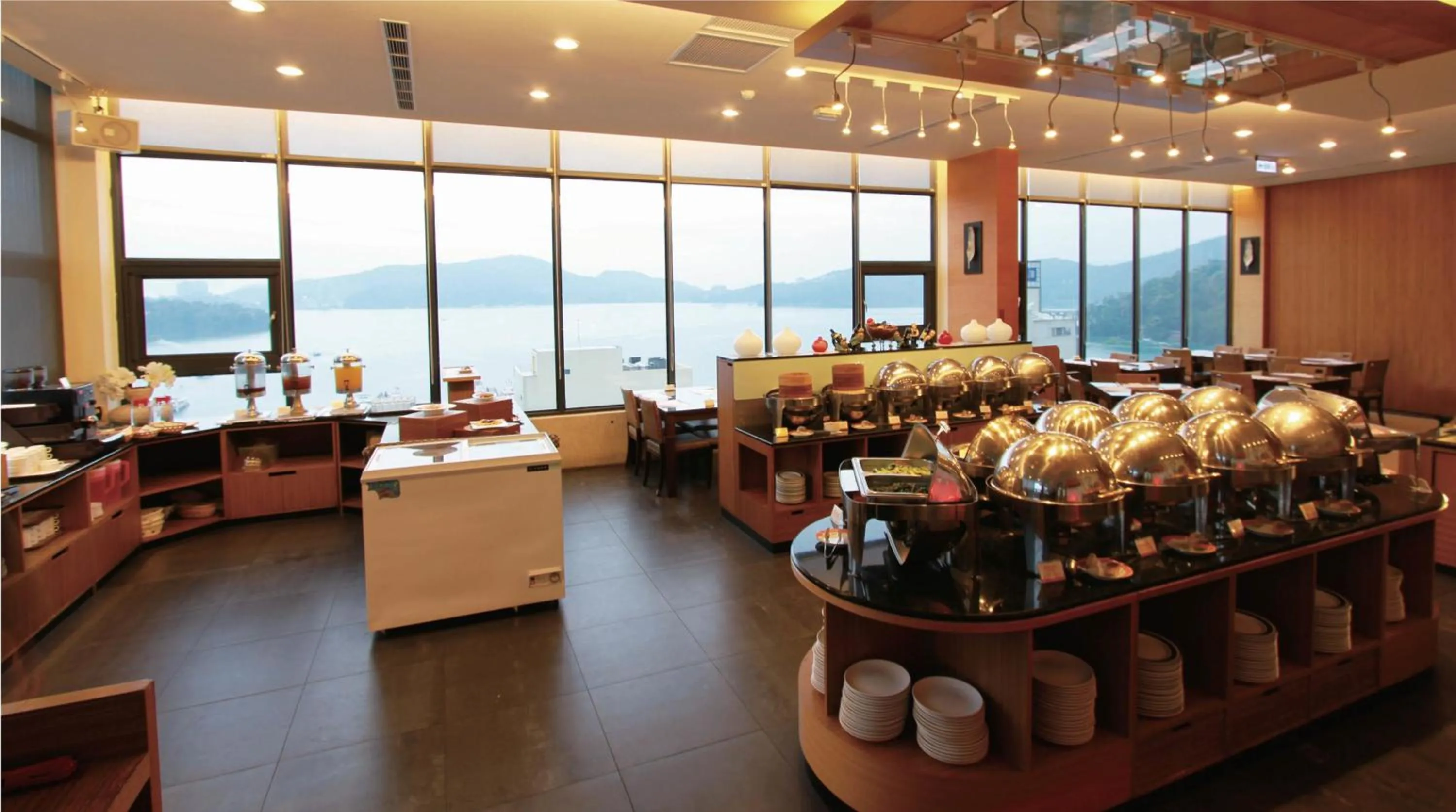 Restaurant/places to eat in Einhan Resort