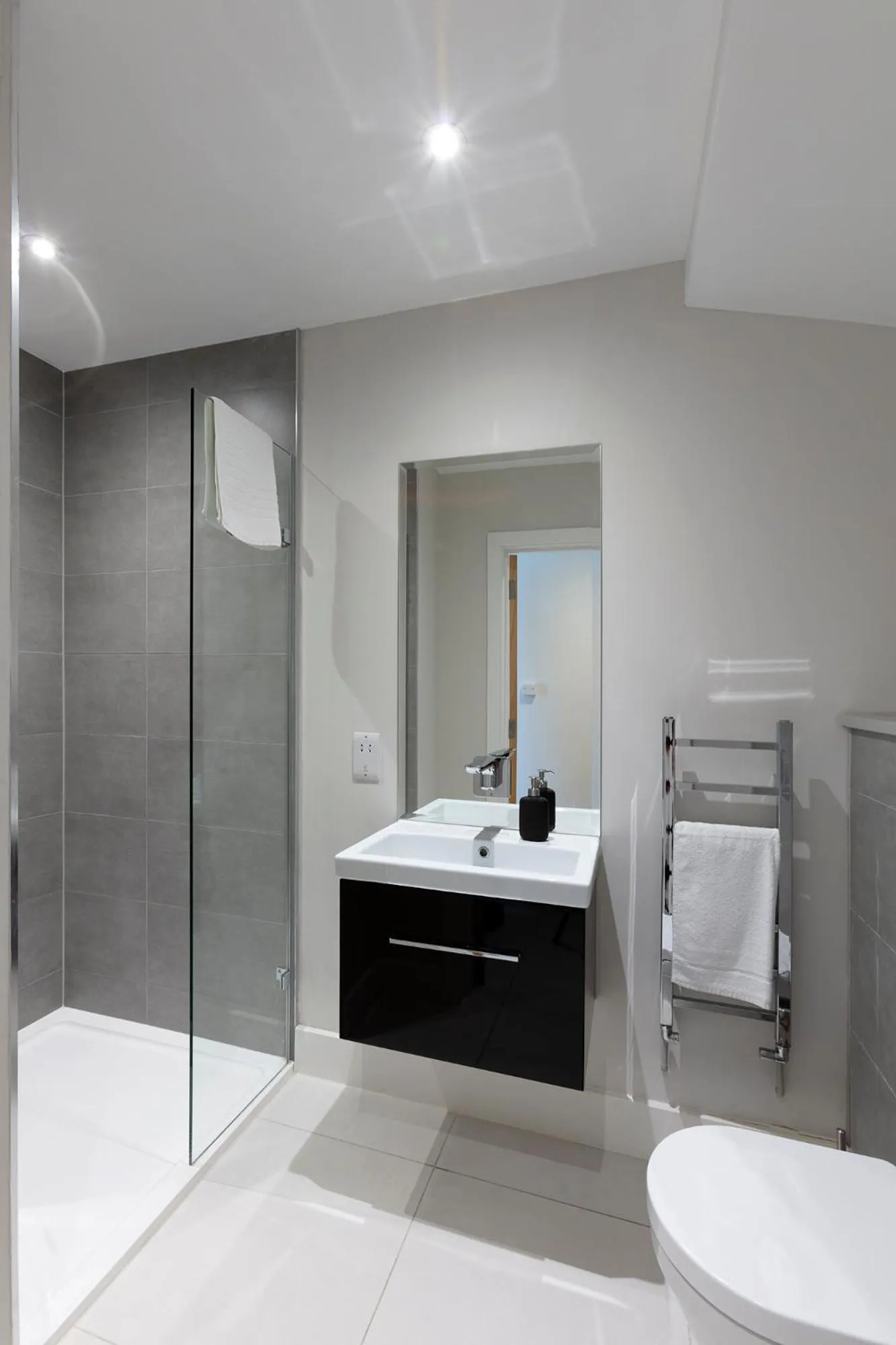 Immaculate Central Windsor Town House with parking