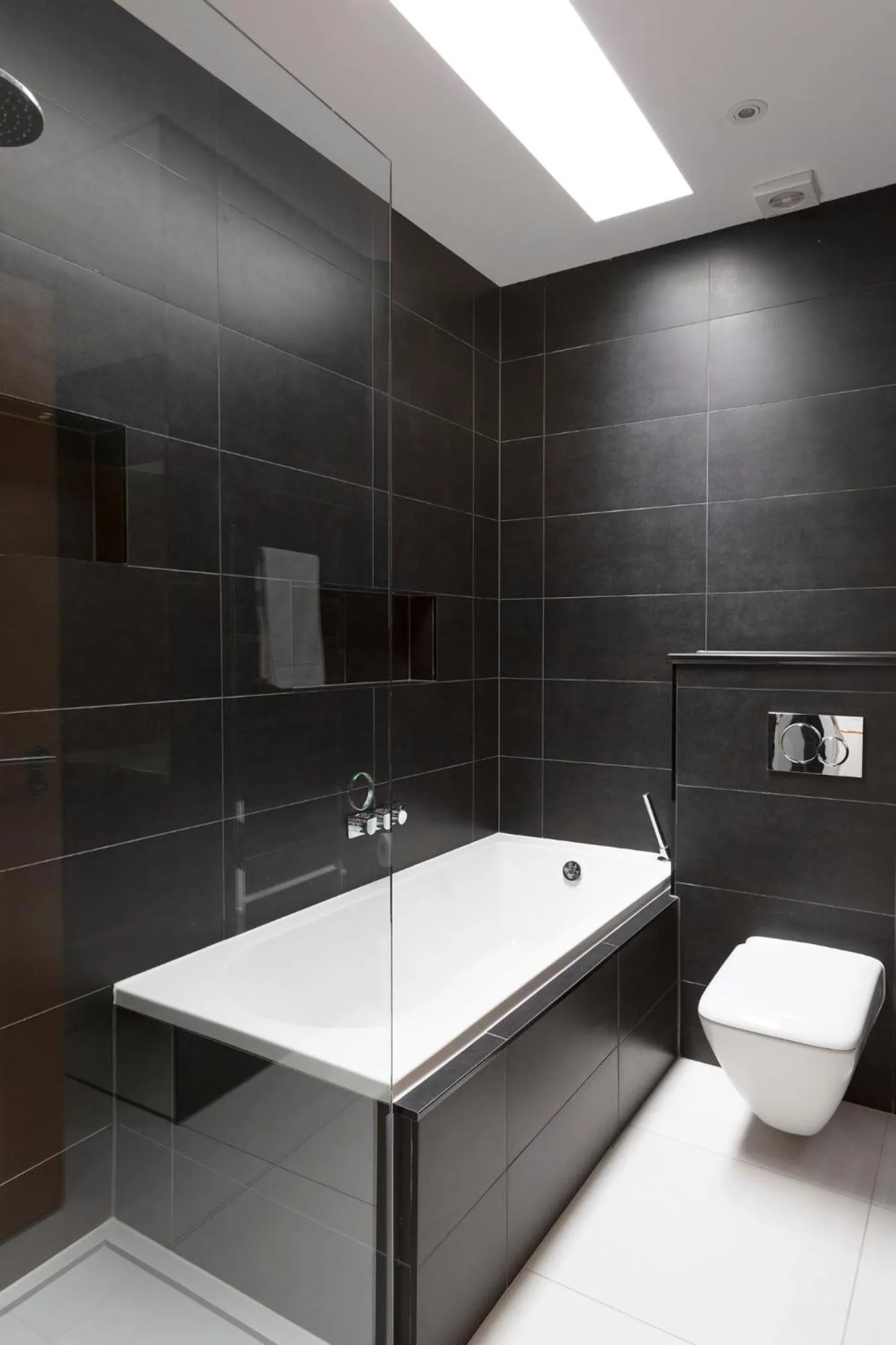 Immaculate Central Windsor Town House with parking