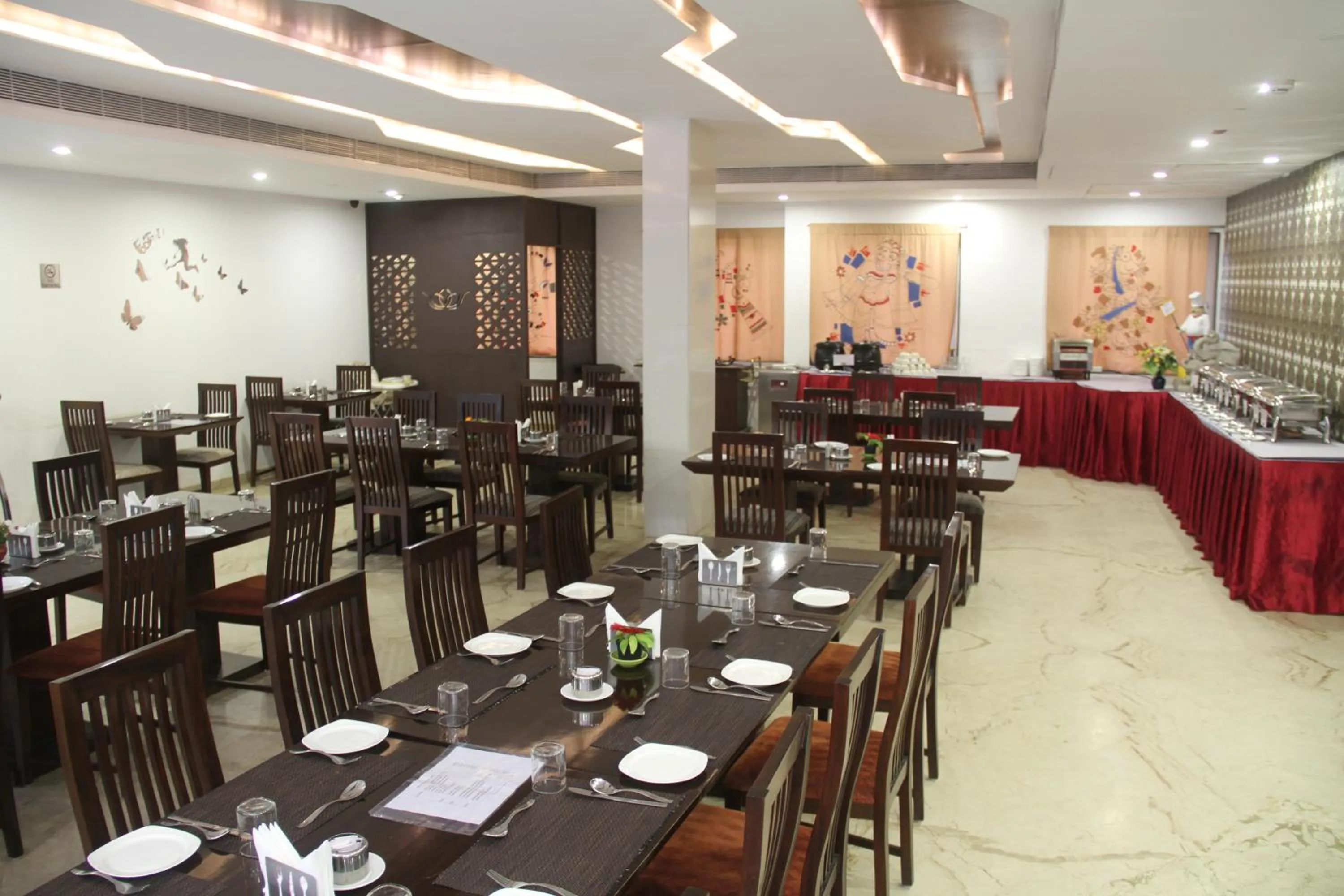 Restaurant/places to eat in Lakshmi Hotel