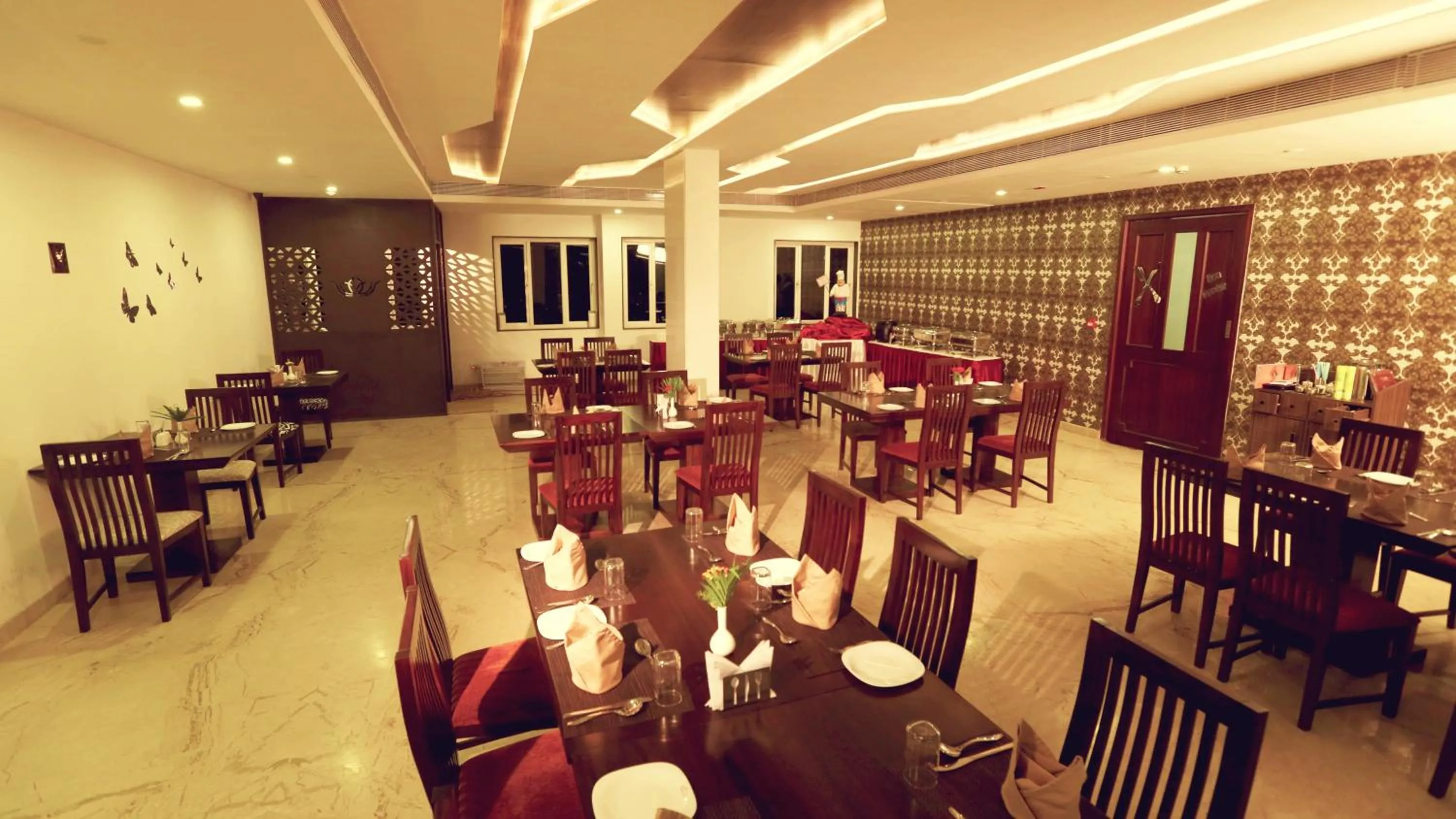 Restaurant/places to eat in Lakshmi Hotel