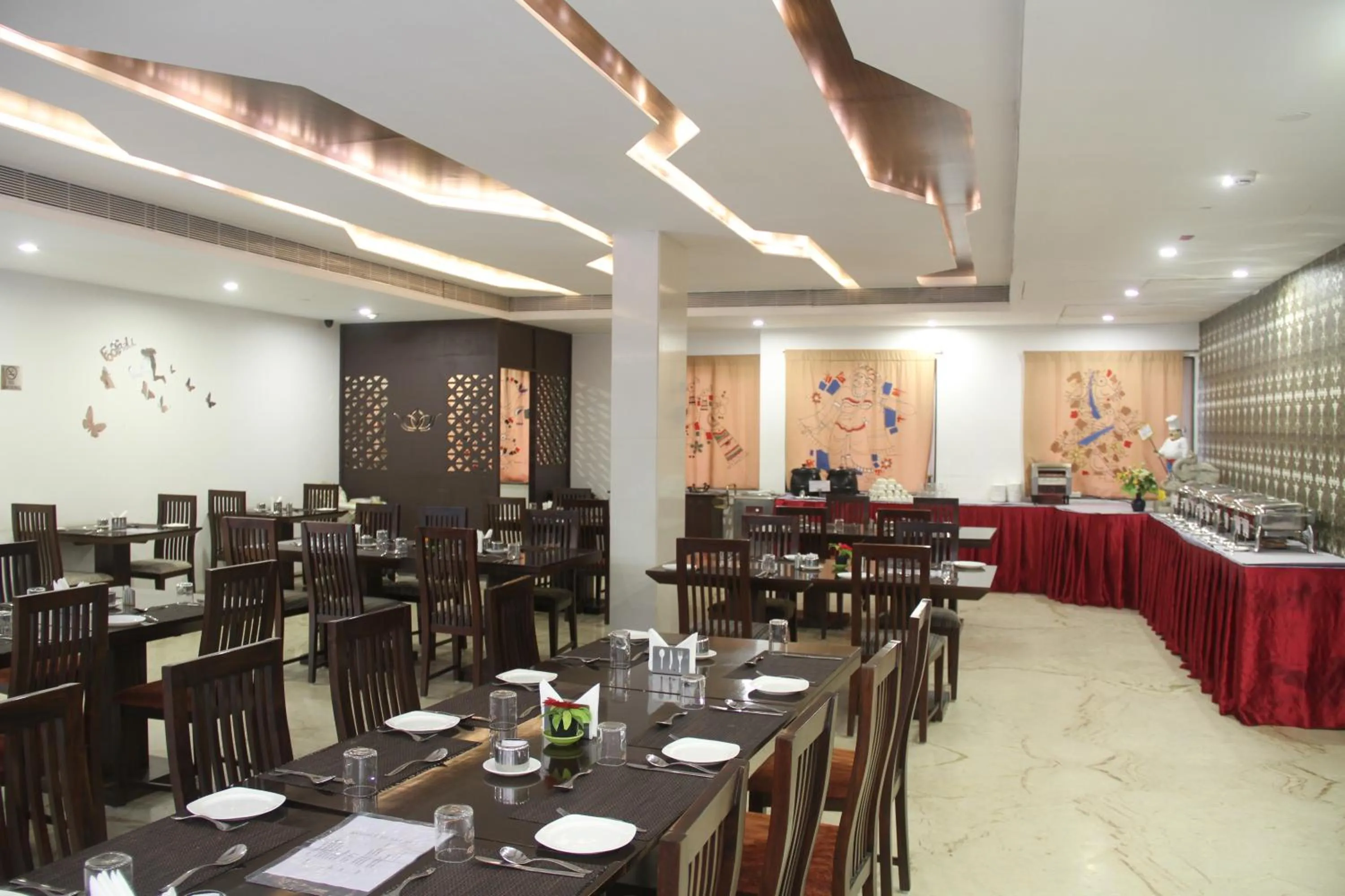 Restaurant/places to eat in Lakshmi Hotel