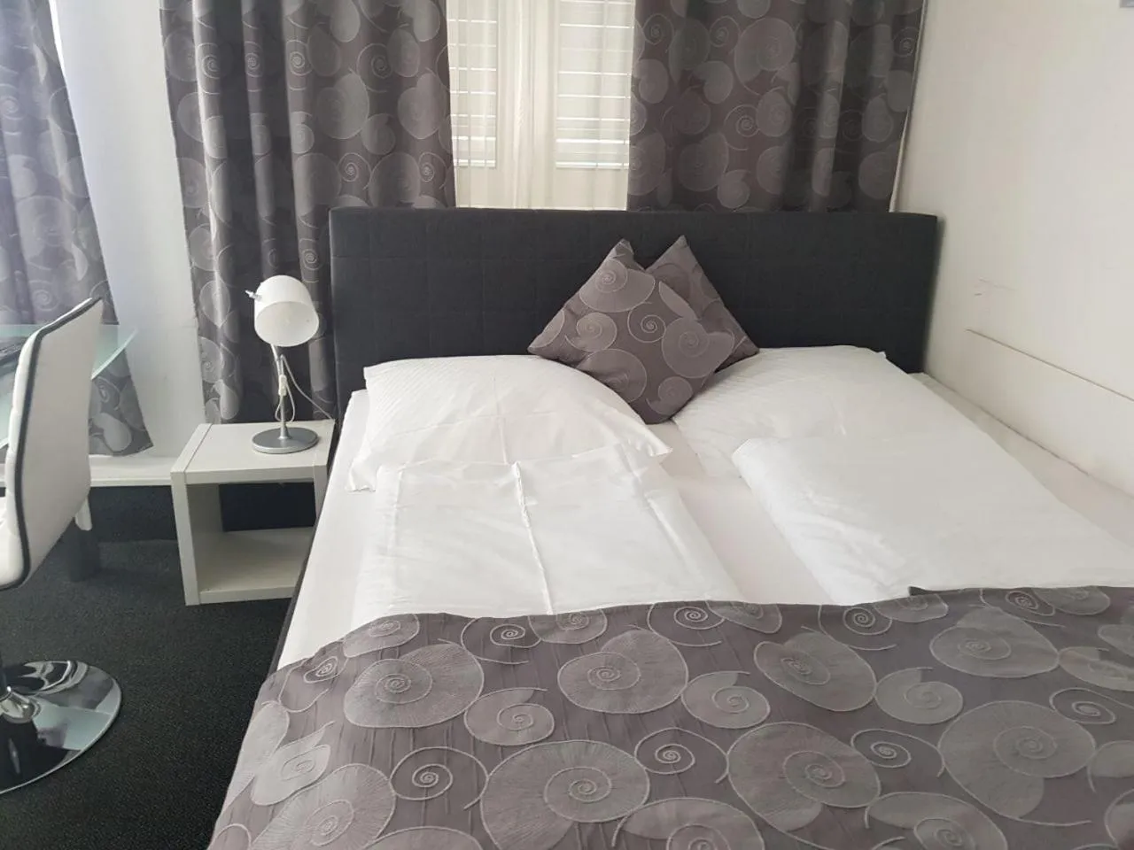 Bed in Hotel Wandsbek Hamburg