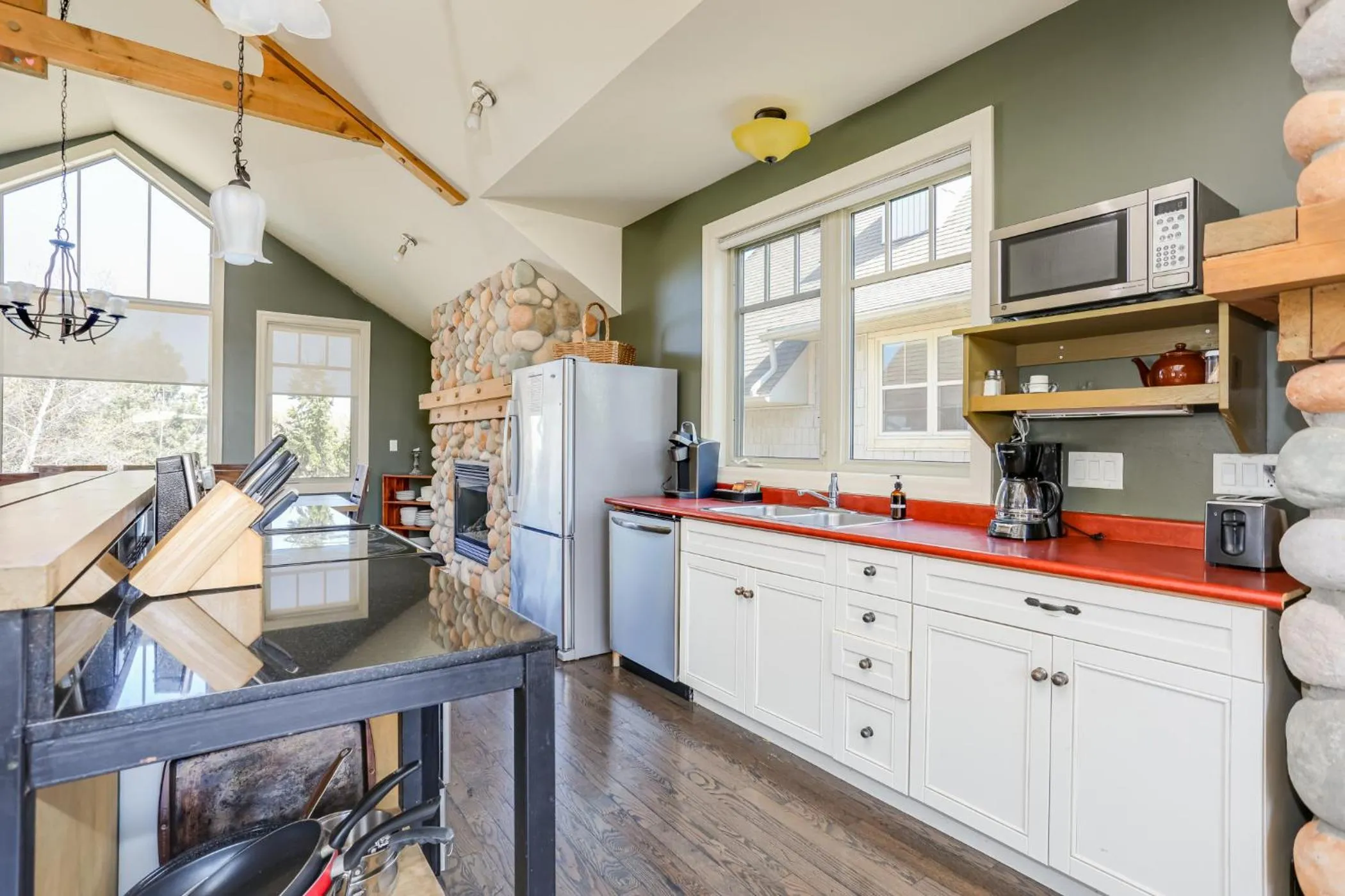 Kitchen or kitchenette in Blue View 5 Chalet