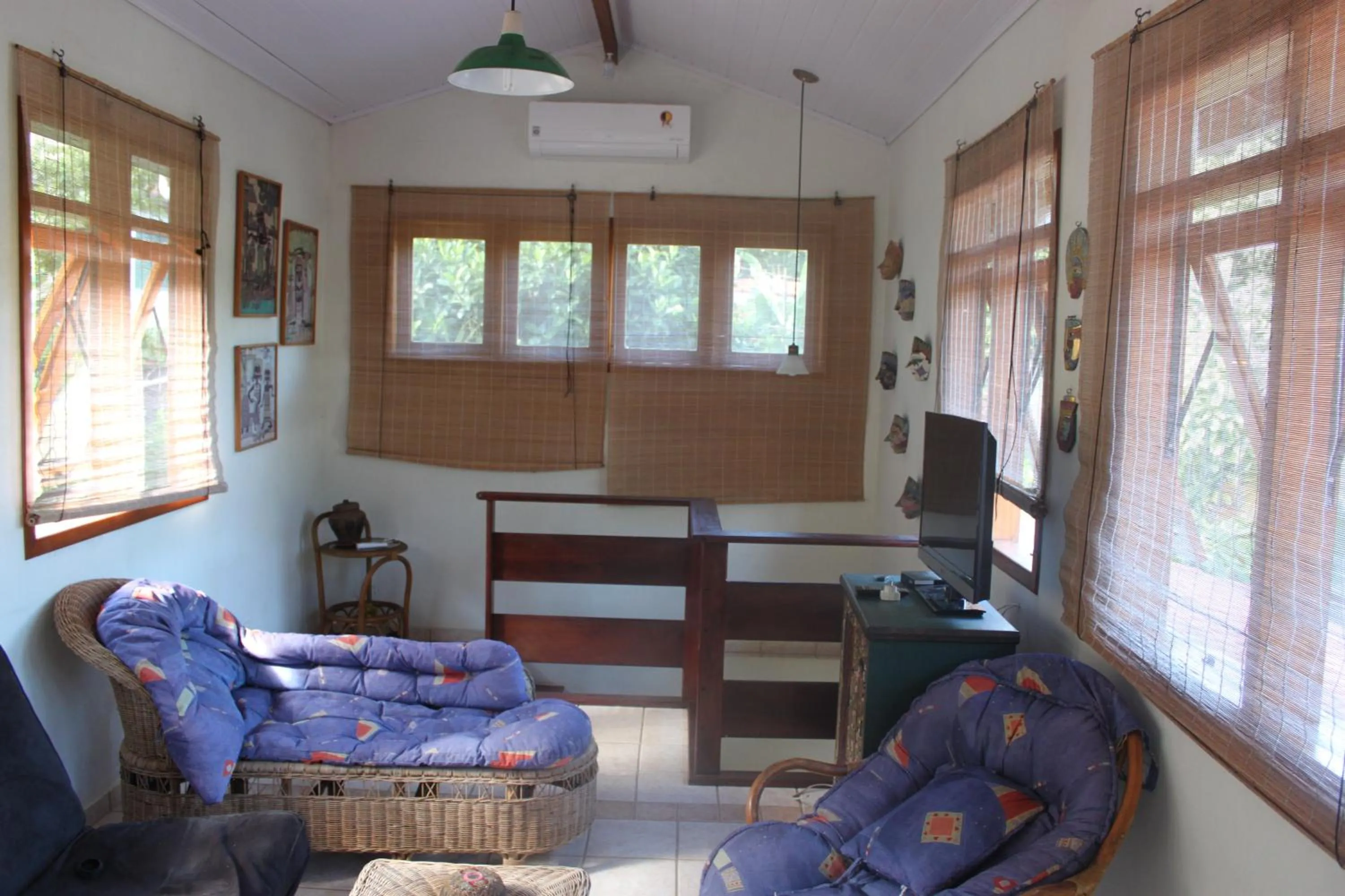 TV and multimedia in Piscina climatizada, jacuzzi e com grande área verde