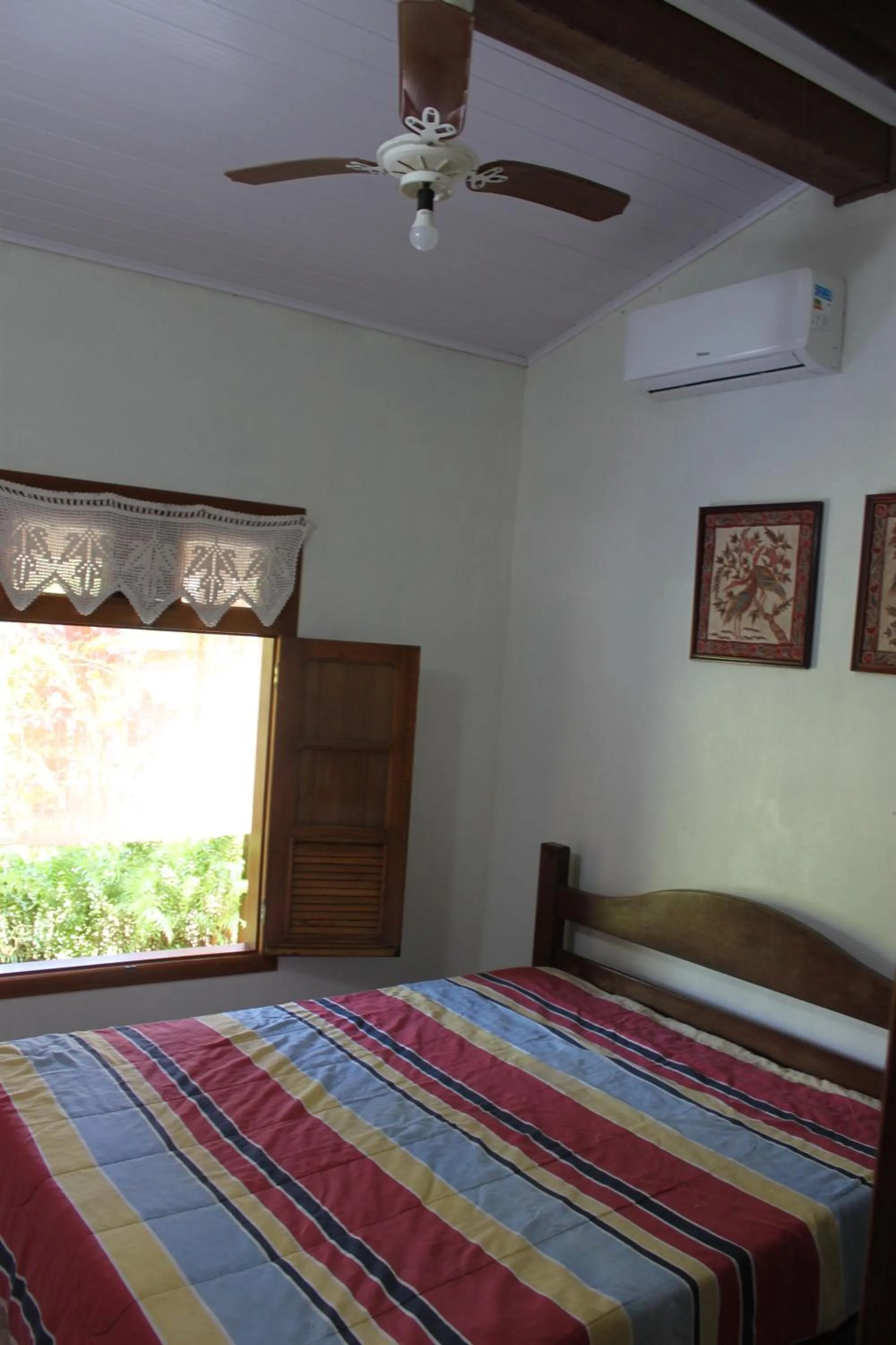 Photo of the whole room in Piscina climatizada, jacuzzi e com grande área verde