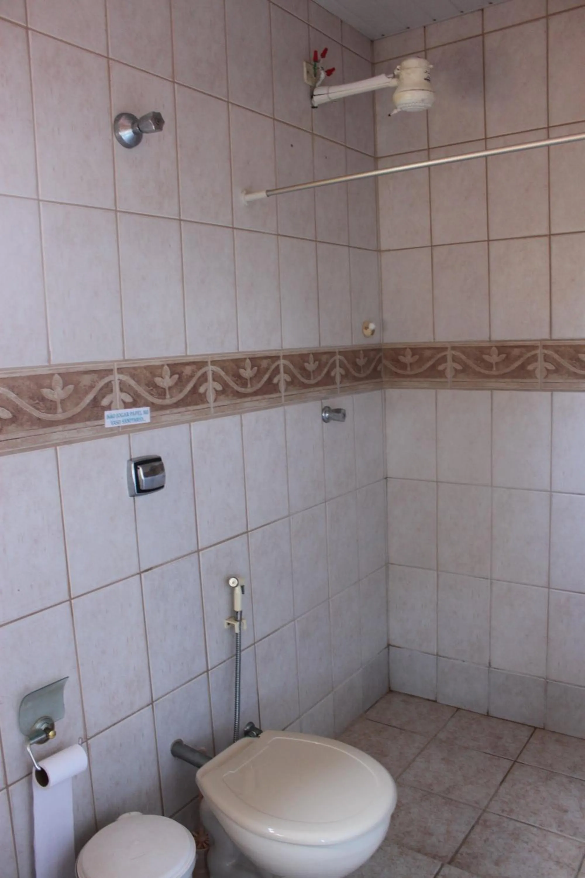 Bathroom in Piscina climatizada, jacuzzi e com grande área verde