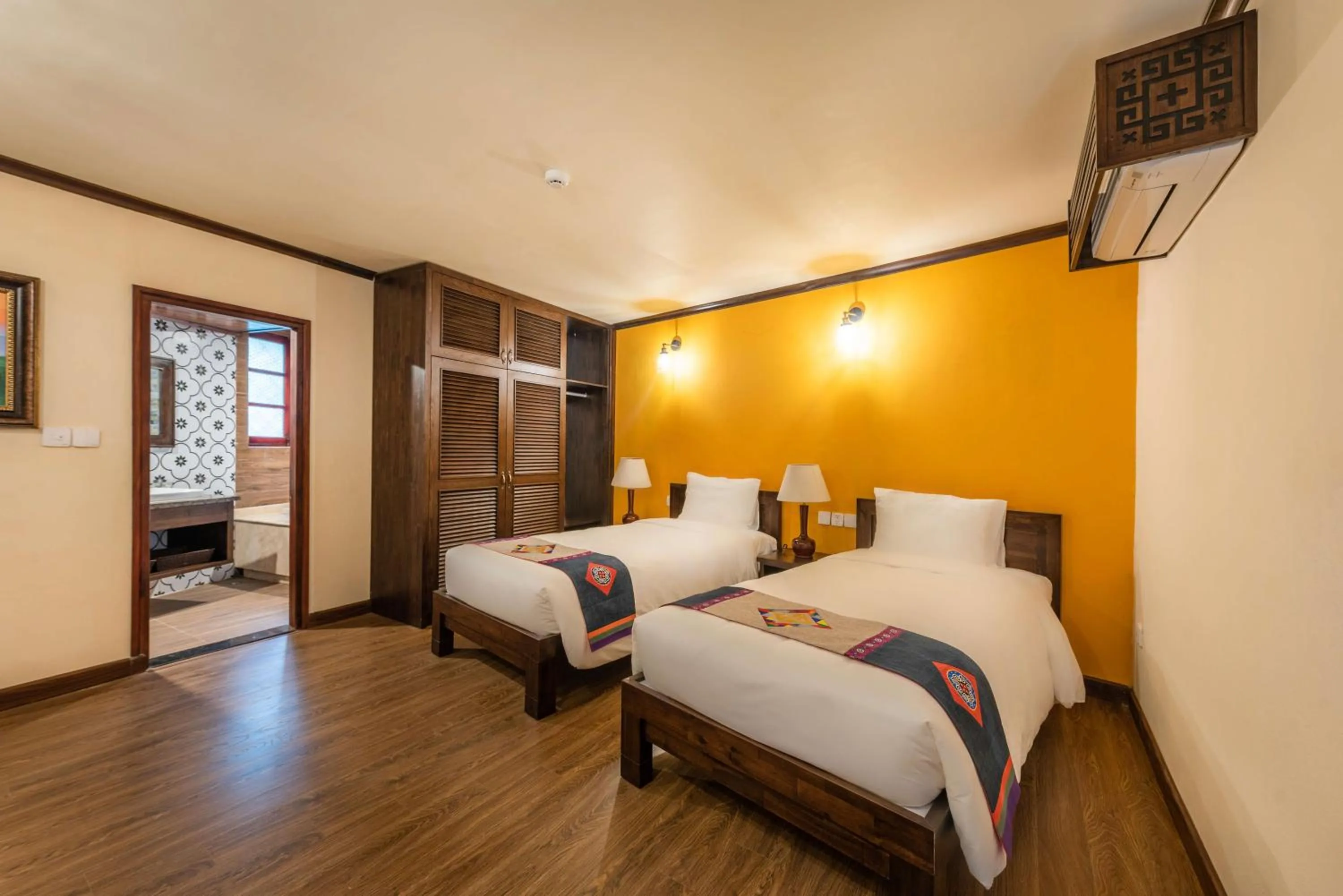 Bed in Cat Cat Galerie d’Art