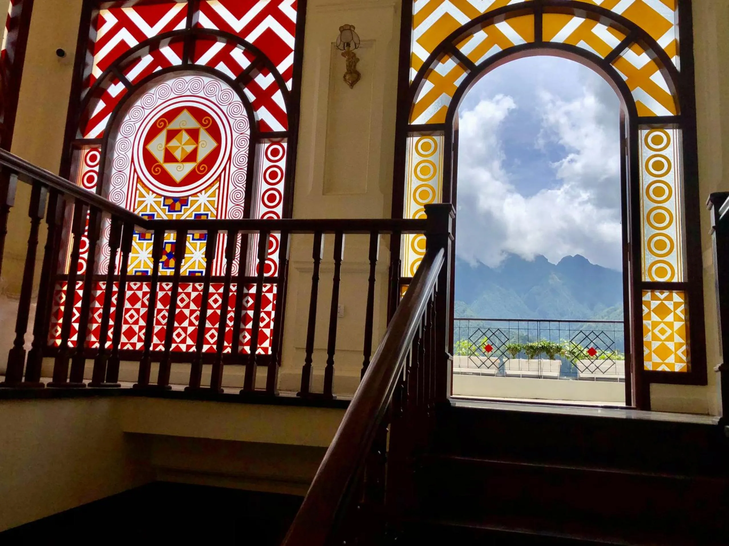 hair dresser in Cat Cat Galerie d’Art