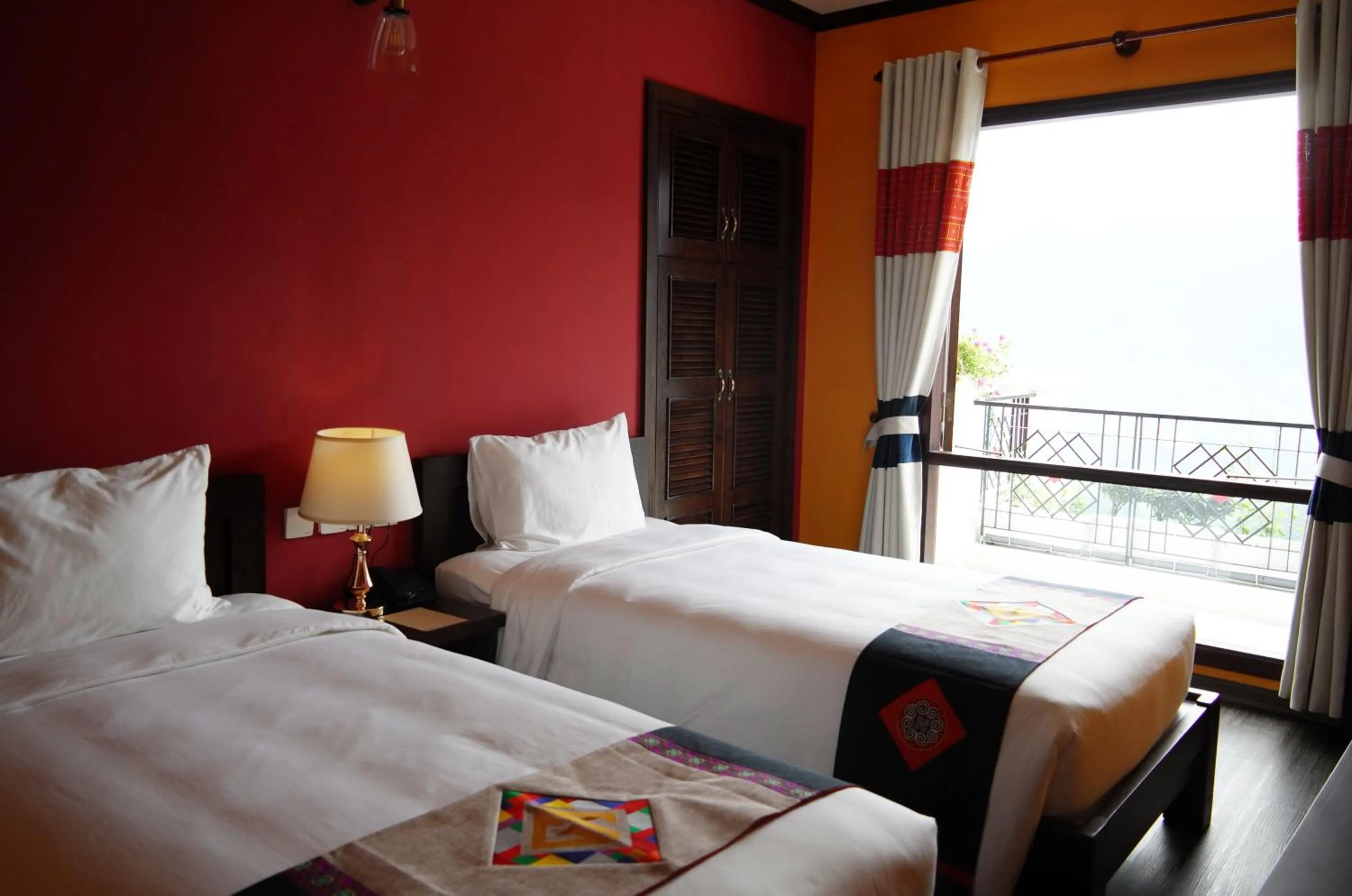 Bed in Cat Cat Galerie d’Art